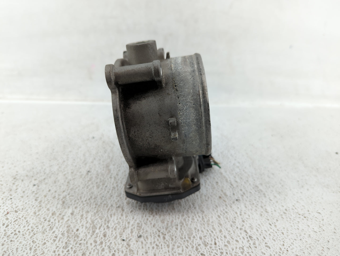 2012-2017 Hyundai Azera Throttle Body P/N:35100-3CAA0 Fits Fits 2012 2013 2014 2015 2016 2017 2018 OEM Used Auto Parts - Oem
