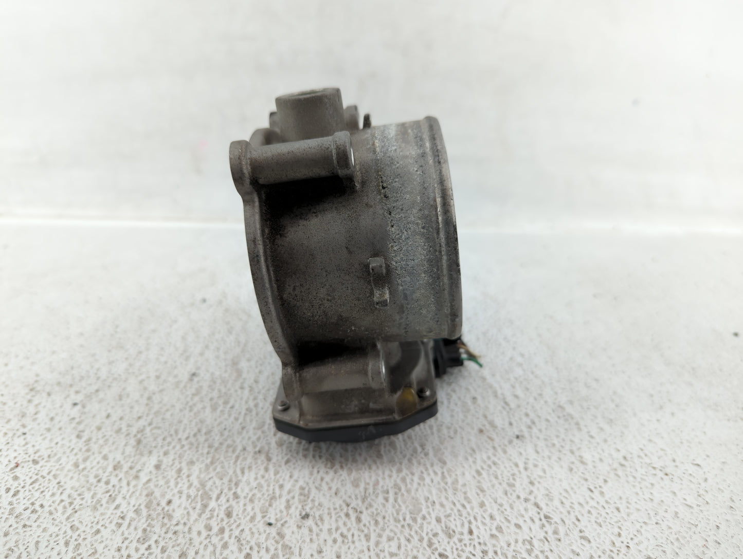 2012-2017 Hyundai Azera Throttle Body P/N:35100-3CAA0 Fits Fits 2012 2013 2014 2015 2016 2017 2018 OEM Used Auto Parts - Oem