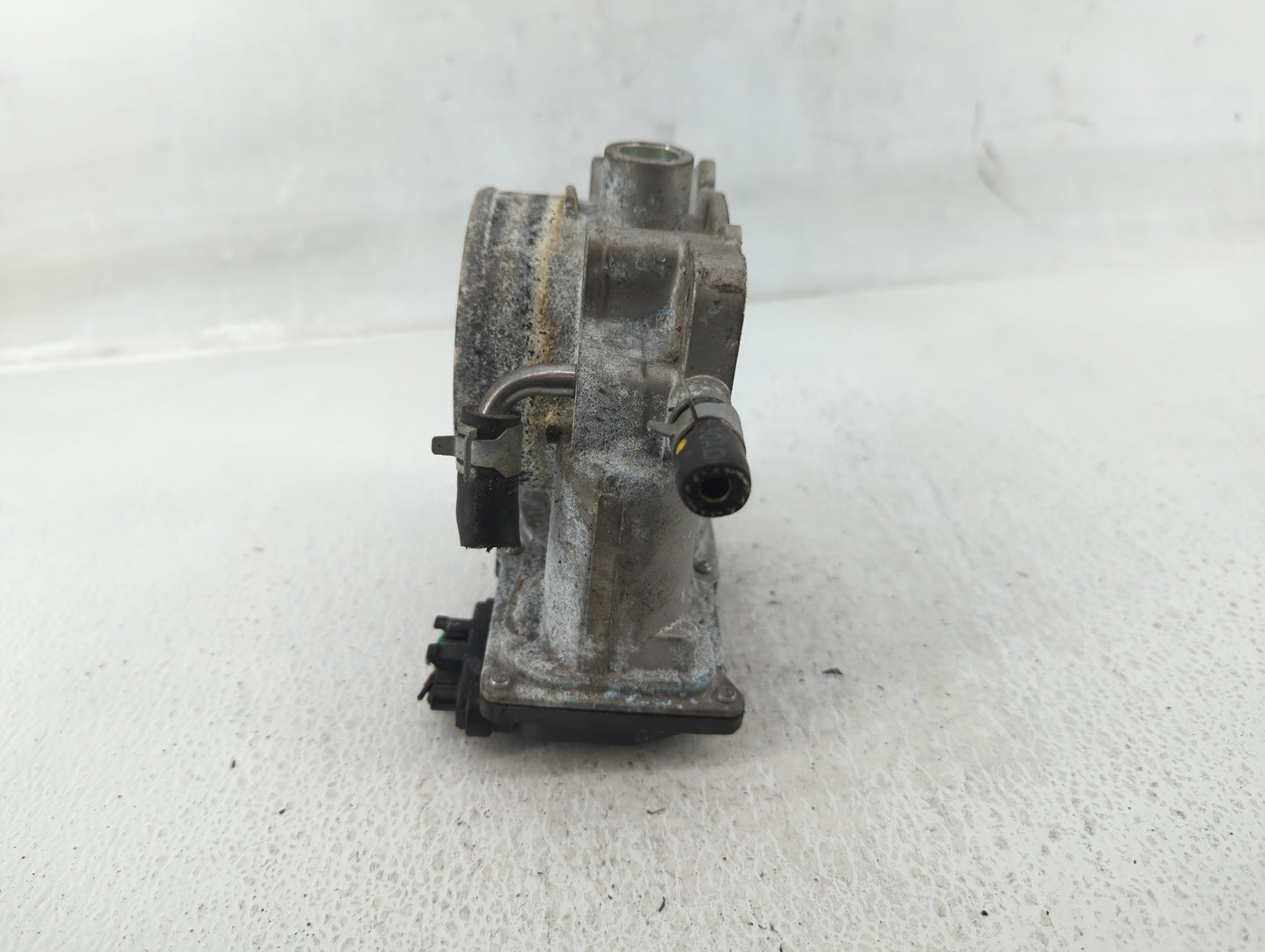 2012-2017 Hyundai Azera Throttle Body P/N:35100-3CAA0 Fits Fits 2012 2013 2014 2015 2016 2017 2018 OEM Used Auto Parts - Oem