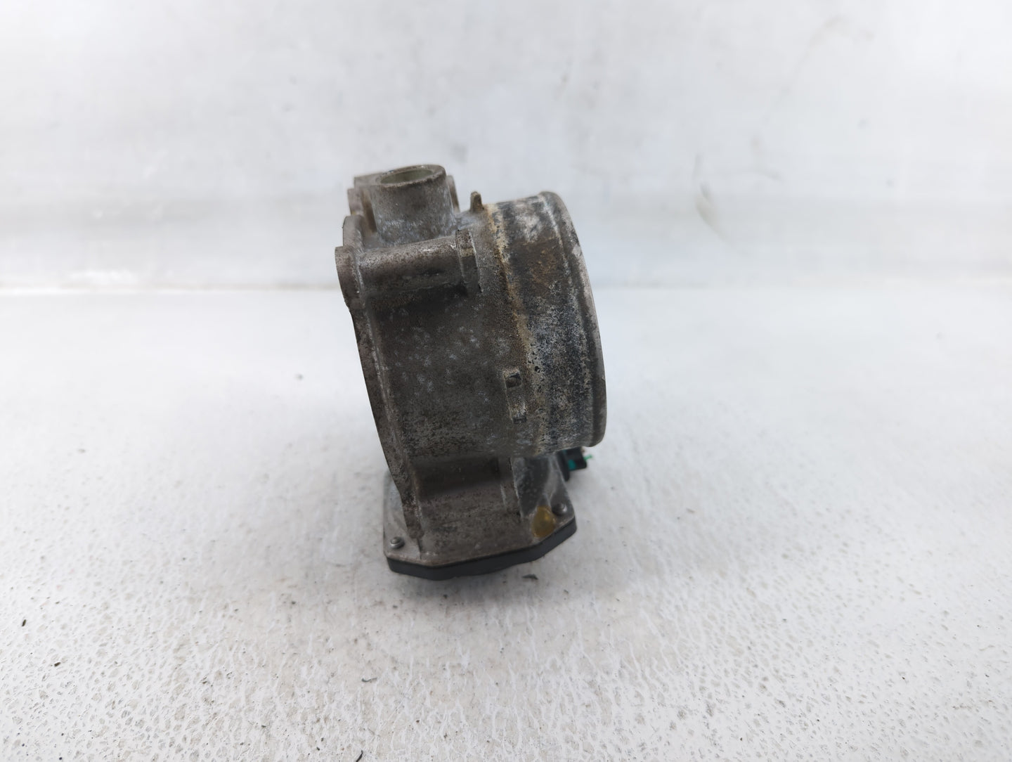 2012-2017 Hyundai Azera Throttle Body P/N:35100-3CAA0 Fits Fits 2012 2013 2014 2015 2016 2017 2018 OEM Used Auto Parts - Oem