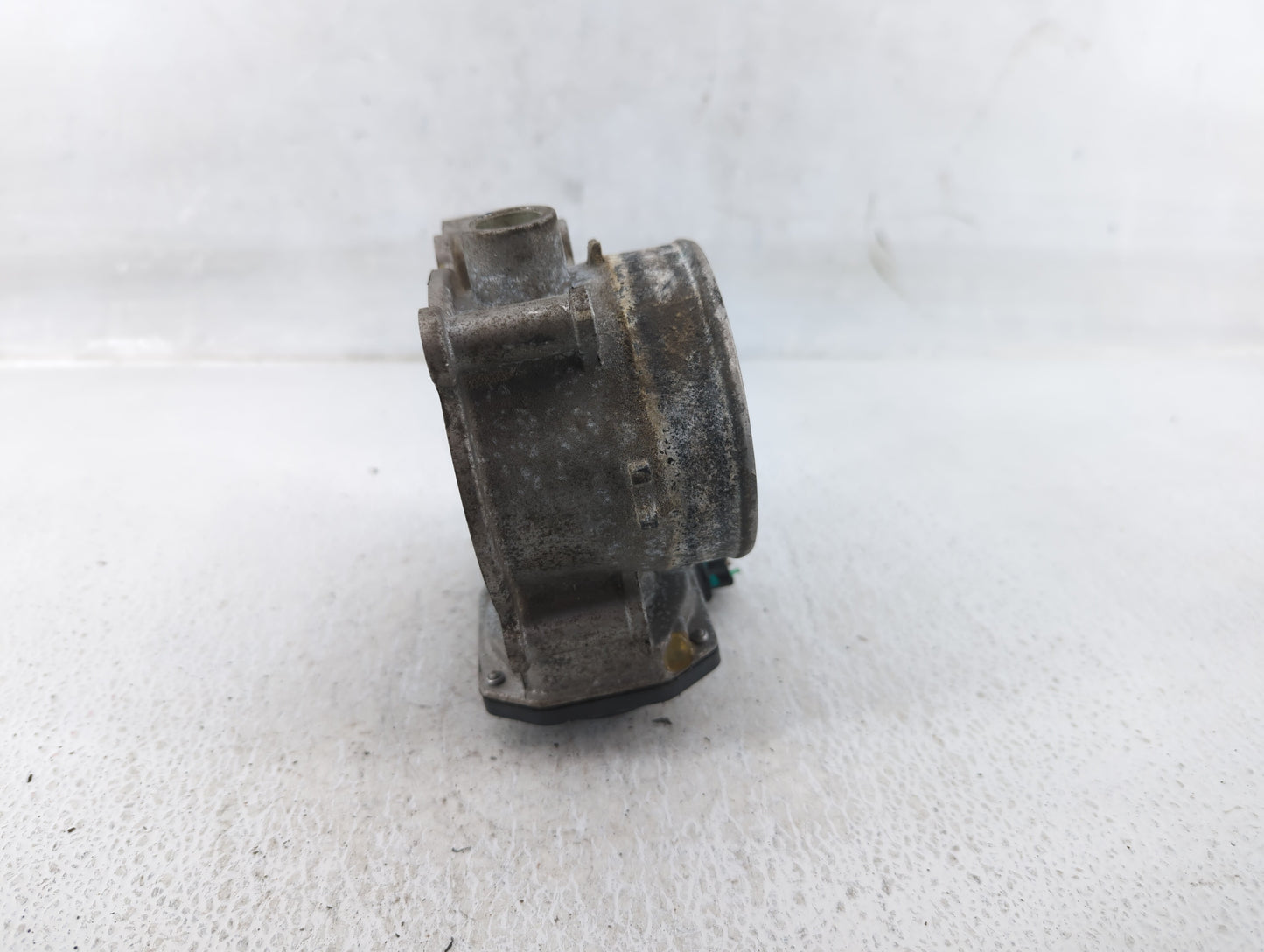 2012-2017 Hyundai Azera Throttle Body P/N:35100-3CAA0 Fits Fits 2012 2013 2014 2015 2016 2017 2018 OEM Used Auto Parts - Oem