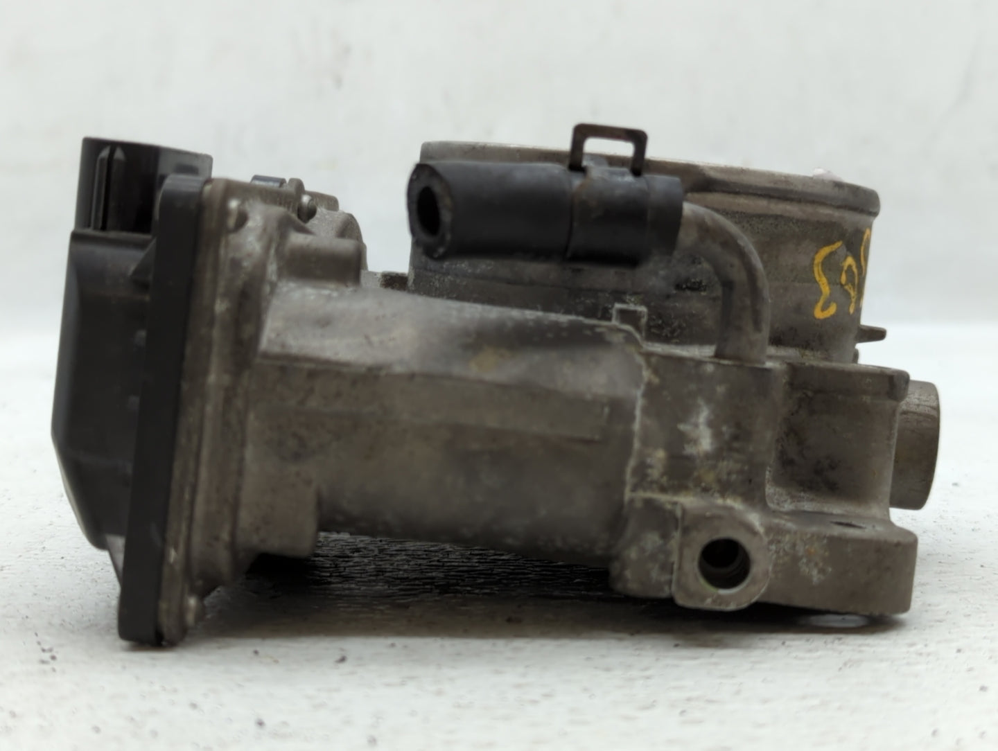 2012-2017 Hyundai Azera Throttle Body P/N:35100-3CAA0 Fits Fits 2012 2013 2014 2015 2016 2017 2018 OEM Used Auto Parts - Oem