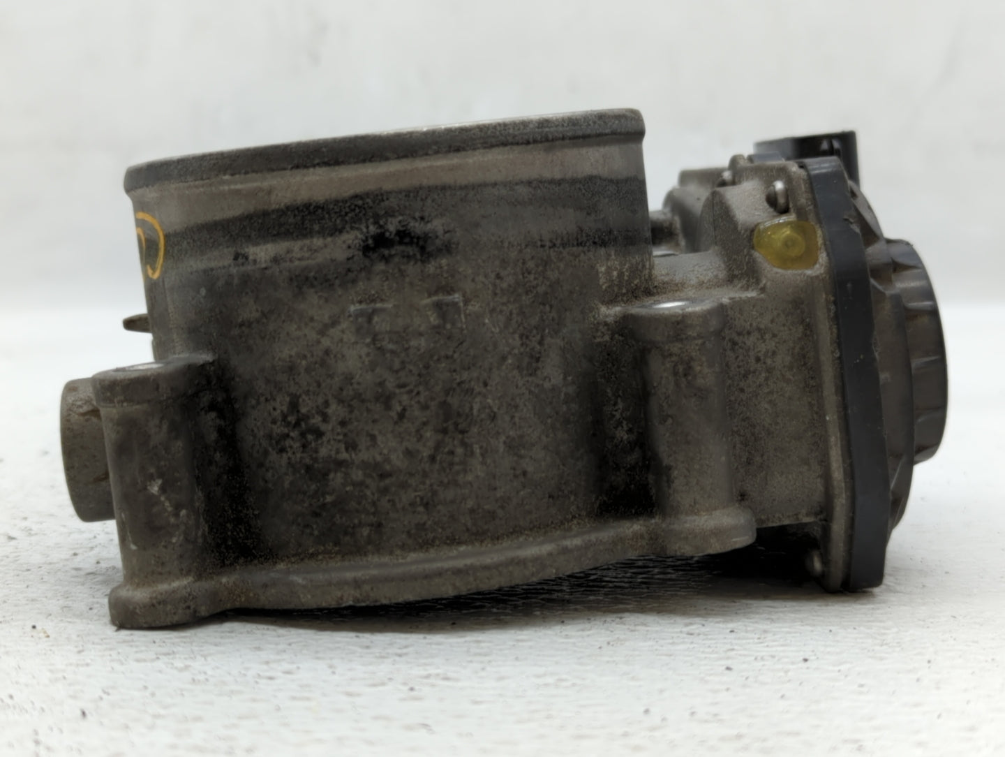 2012-2017 Hyundai Azera Throttle Body P/N:35100-3CAA0 Fits Fits 2012 2013 2014 2015 2016 2017 2018 OEM Used Auto Parts - Oem