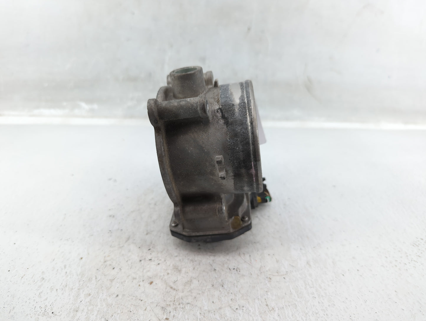 2012-2017 Hyundai Azera Throttle Body P/N:35100-3CAA0 Fits Fits 2012 2013 2014 2015 2016 2017 2018 OEM Used Auto Parts - Oem
