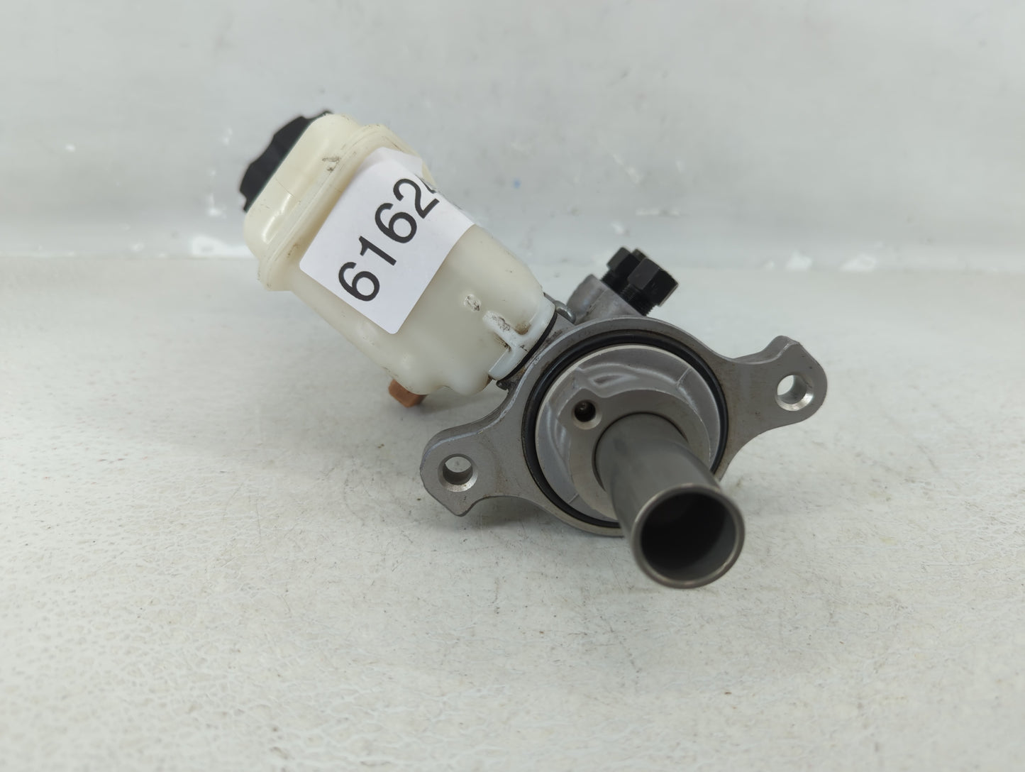 2012-2017 Hyundai Azera Brake Master Cylinder - Oemusedautoparts1.com