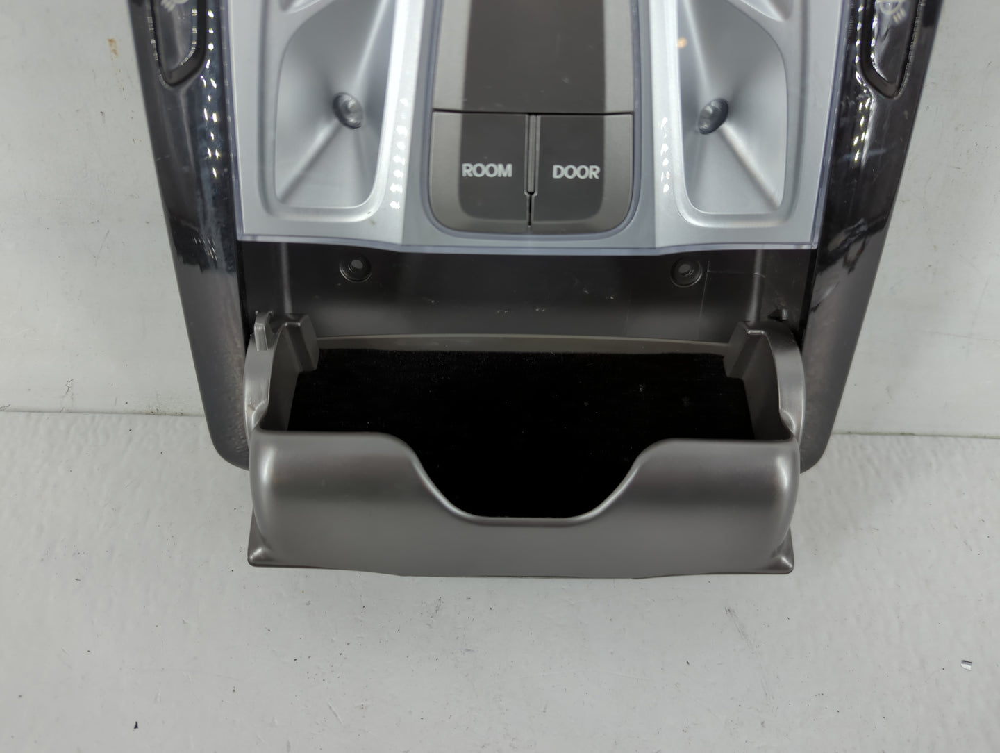 2012-2014 Hyundai Azera Overhead Roof Console 743392 - Oemusedautoparts1.com