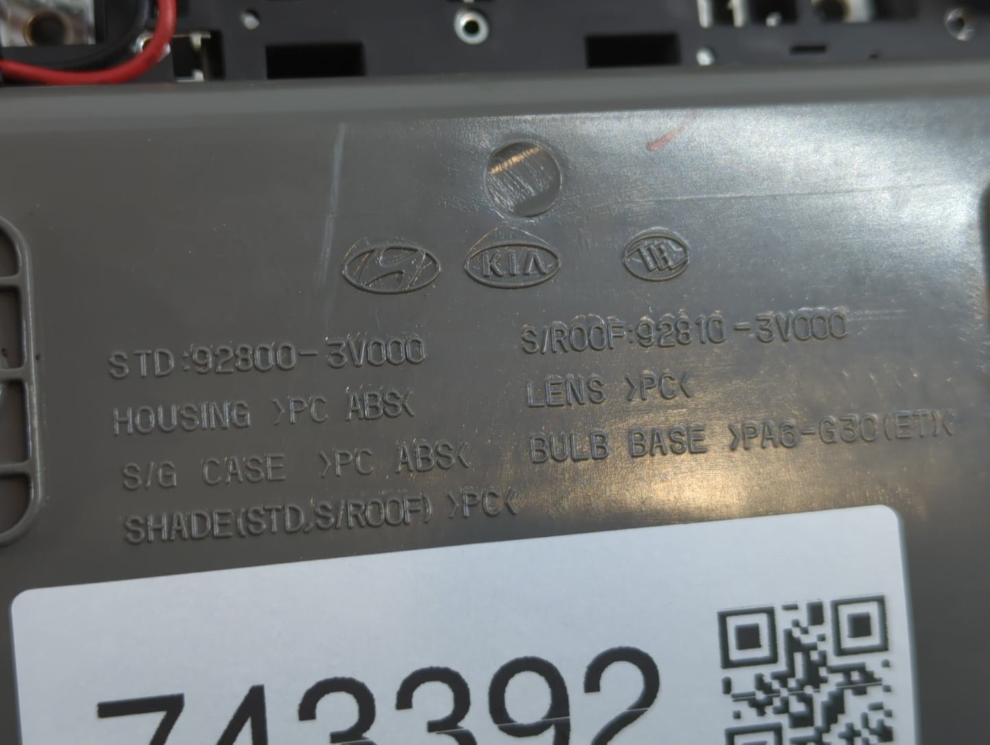 2012-2014 Hyundai Azera Overhead Roof Console 743392 - Oemusedautoparts1.com