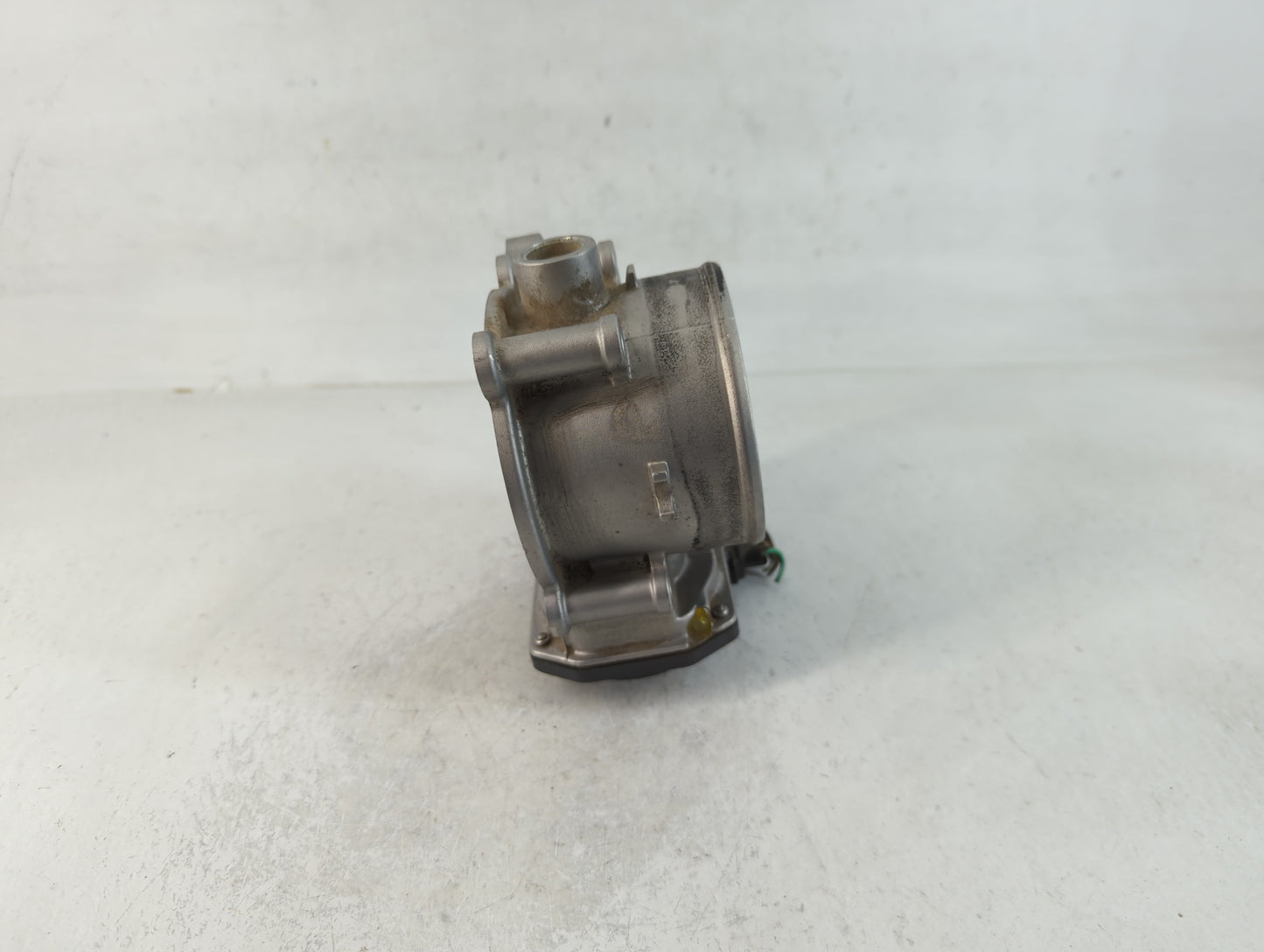 2012-2017 Hyundai Azera Throttle Body P/N:35100-3CAA0 Fits Fits 2012 2013 2014 2015 2016 2017 2018 OEM Used Auto Parts - Oem