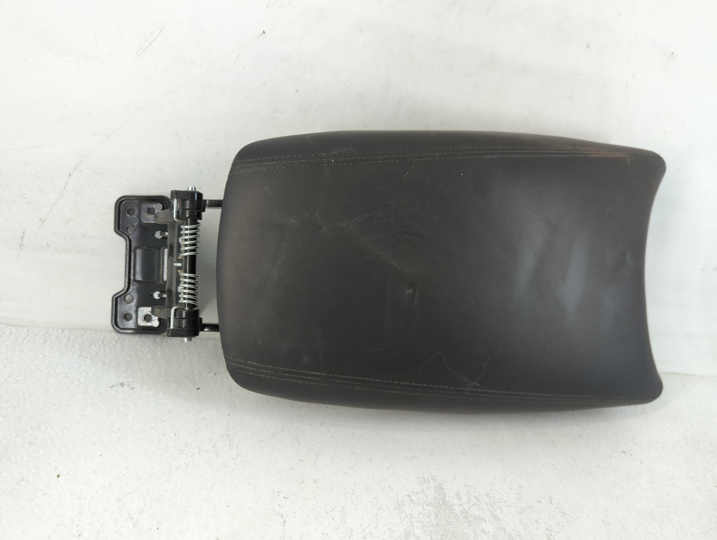 2012 Hyundai Azera Center Console Armrest Cover Lid Fits OEM Used Auto Parts - Oemusedautoparts1.com