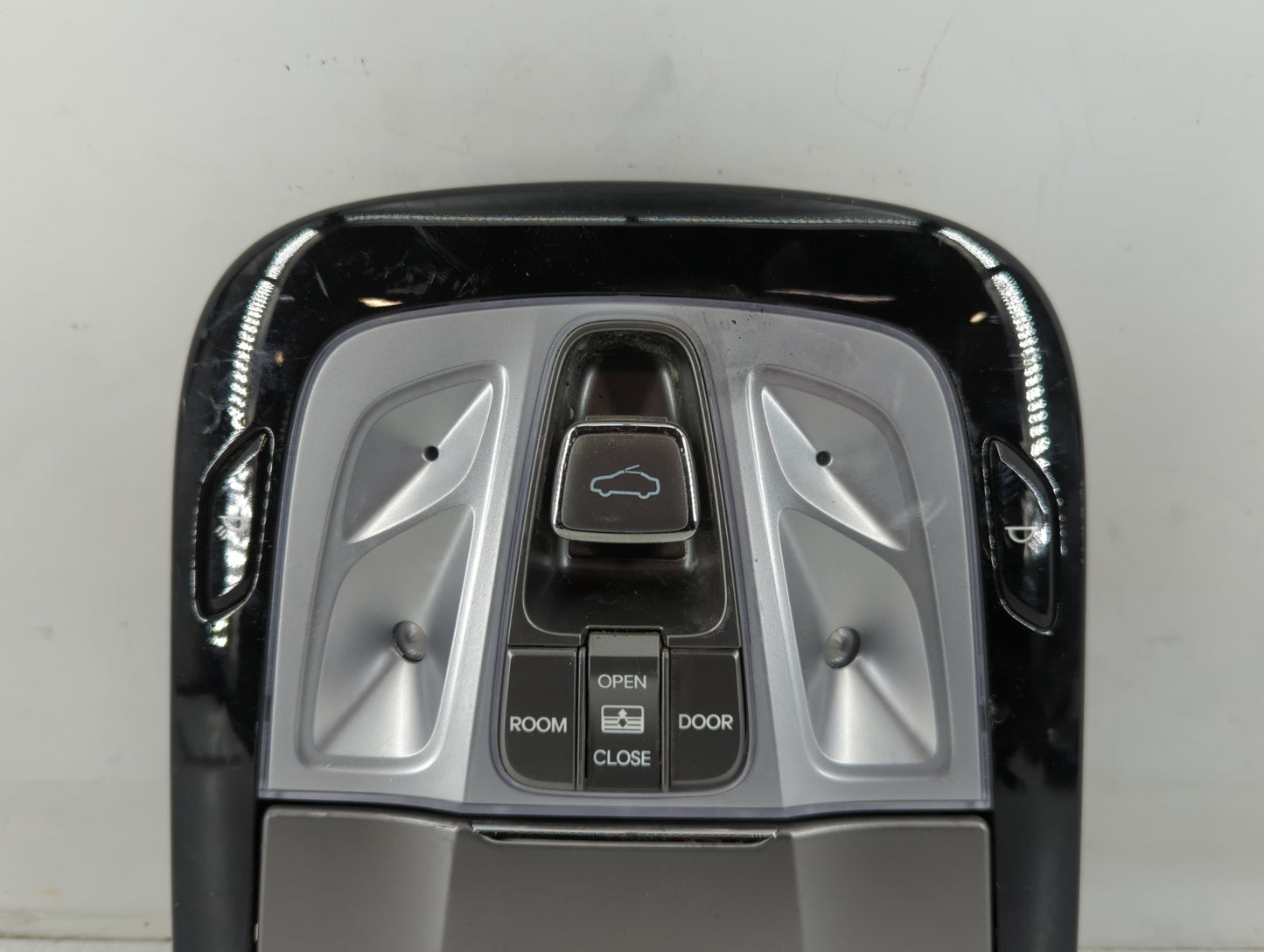2012-2014 Hyundai Azera Overhead Roof Console 762439 - Oemusedautoparts1.com