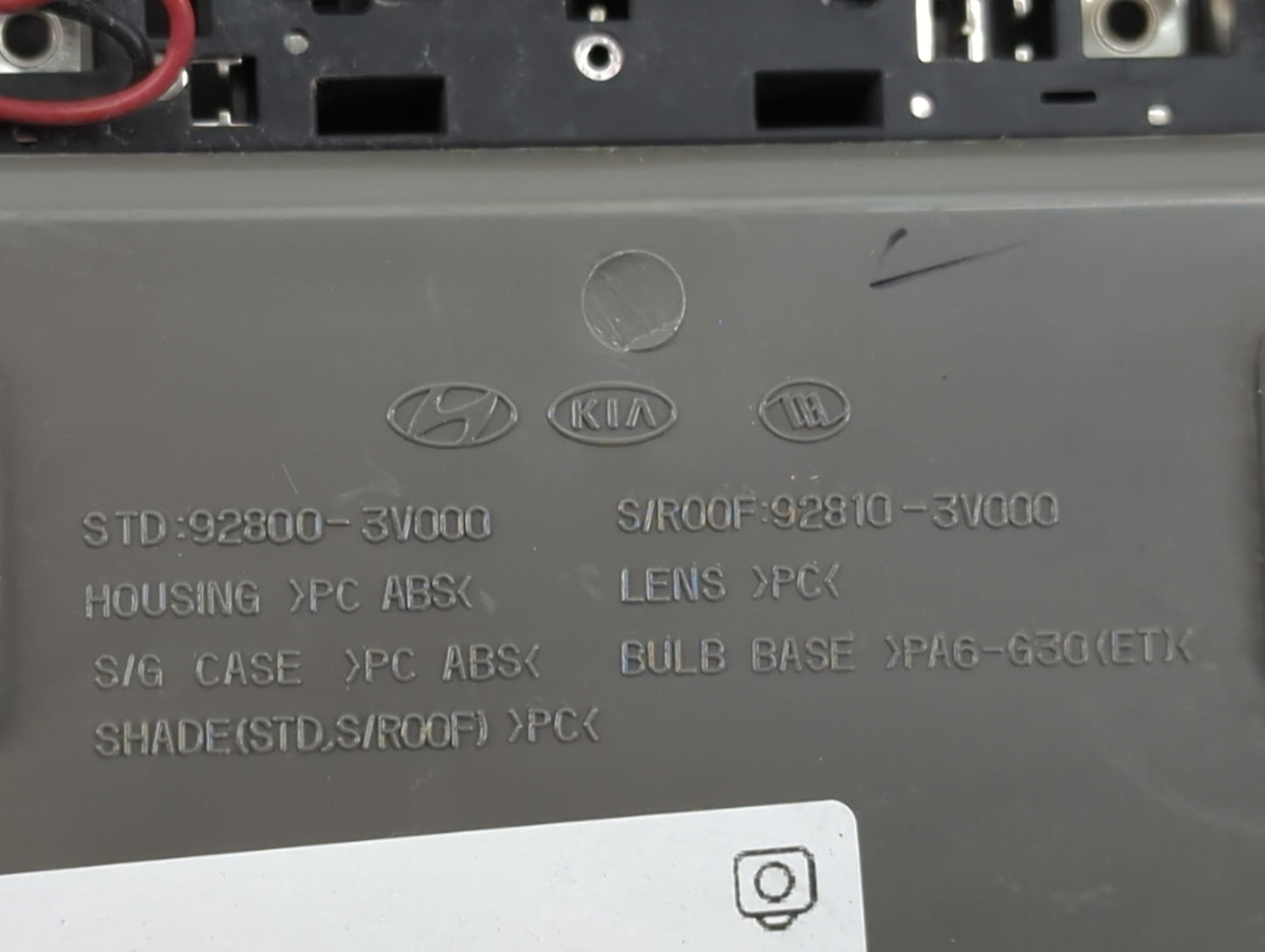 2012-2014 Hyundai Azera Overhead Roof Console 762439 - Oemusedautoparts1.com