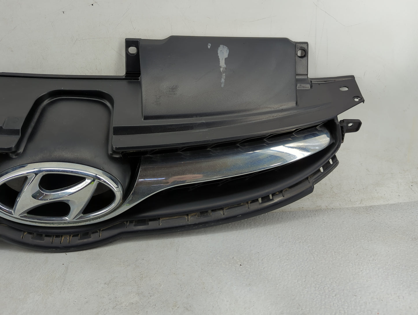 2011-2013 Hyundai Elantra Front Grille Bumper Not Included 1150143 - Oemusedautoparts1.com