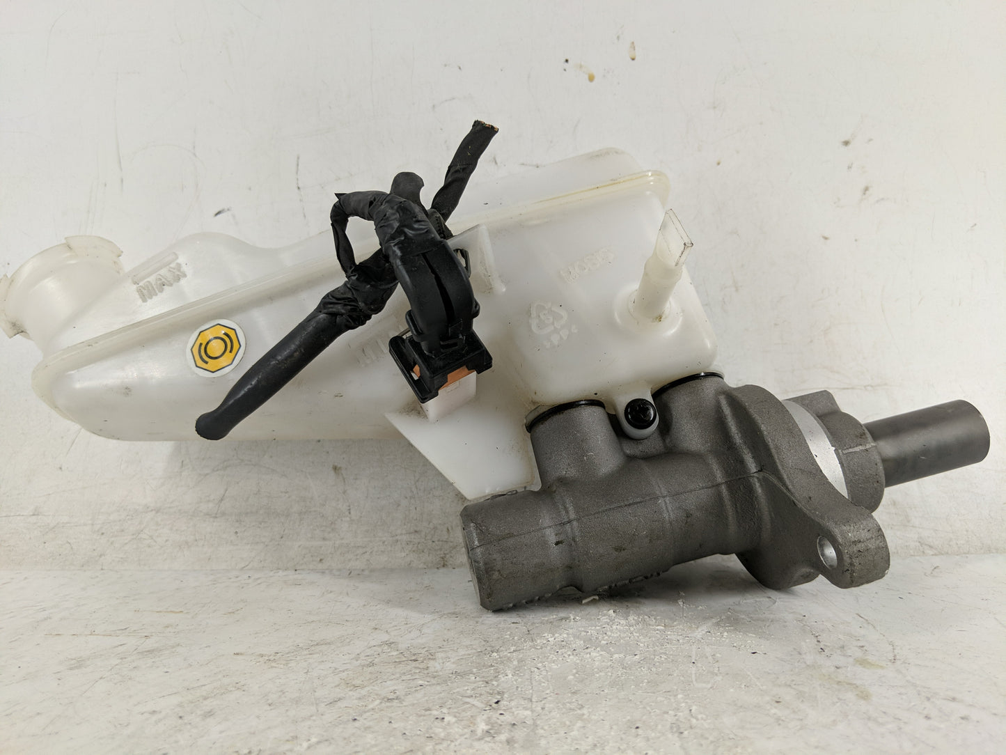 2011-2016 Hyundai Elantra Brake Master Cylinder - Oemusedautoparts1.com