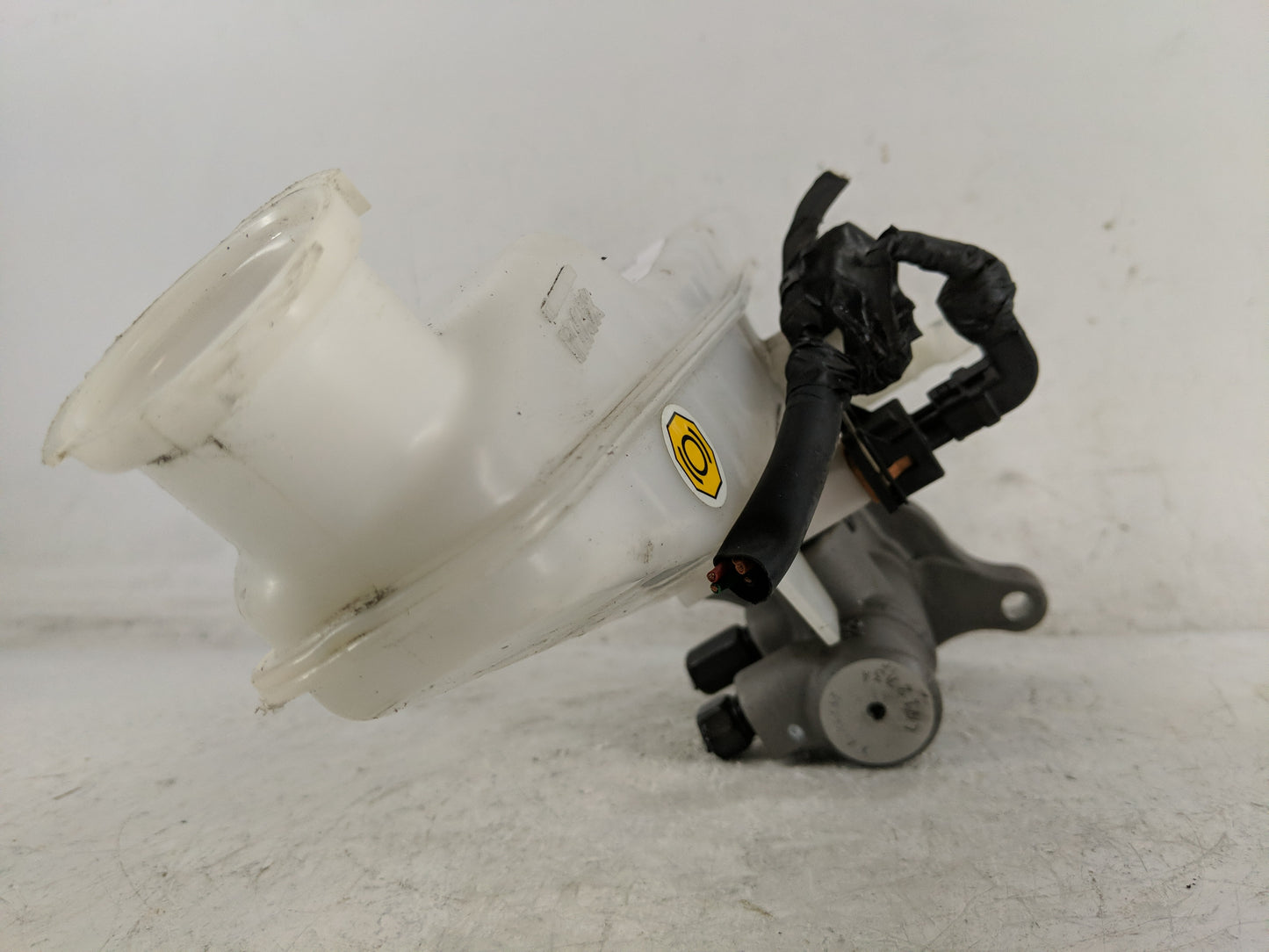 2011-2016 Hyundai Elantra Brake Master Cylinder - Oemusedautoparts1.com