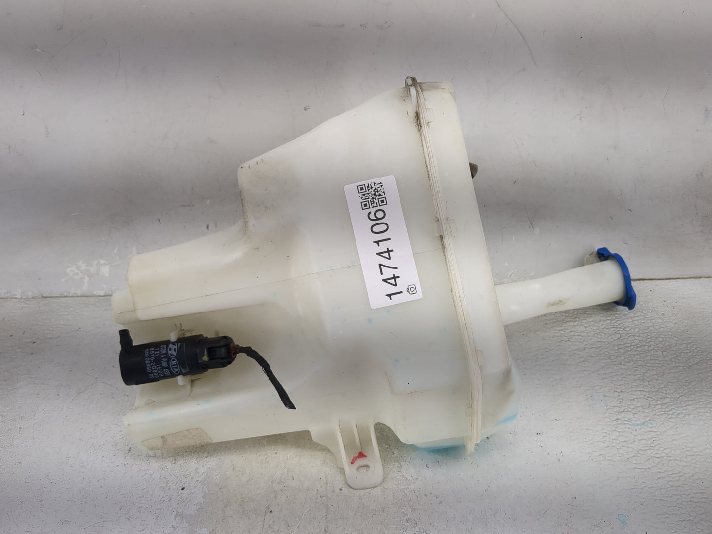 2011-2013 Hyundai Elantra Windshield Washer Fluid Reservoir Bottle Oem 1474106 - Oemusedautoparts1.com