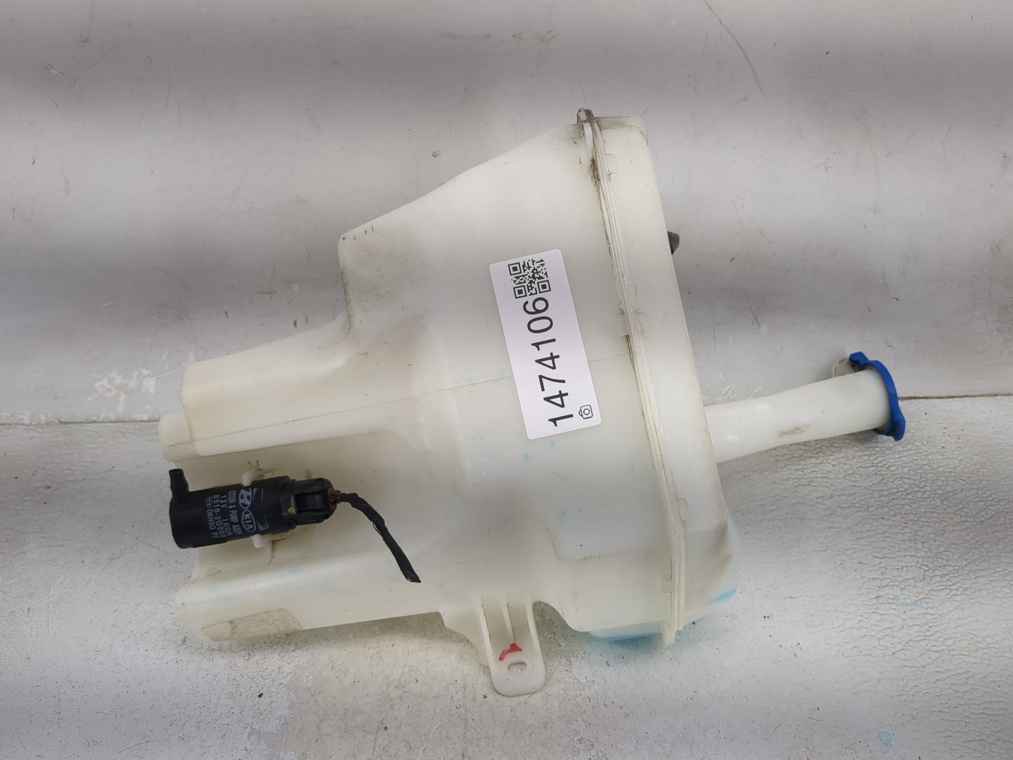2011-2013 Hyundai Elantra Windshield Washer Fluid Reservoir Bottle Oem 1474106 - Oemusedautoparts1.com