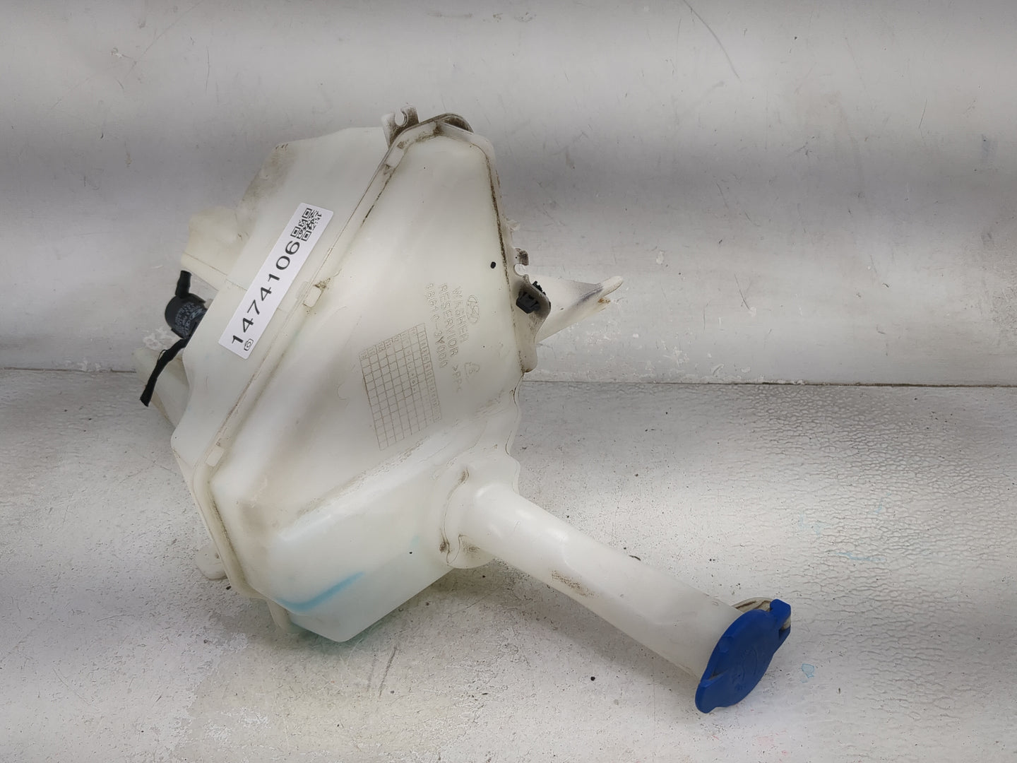 2011-2013 Hyundai Elantra Windshield Washer Fluid Reservoir Bottle Oem 1474106 - Oemusedautoparts1.com