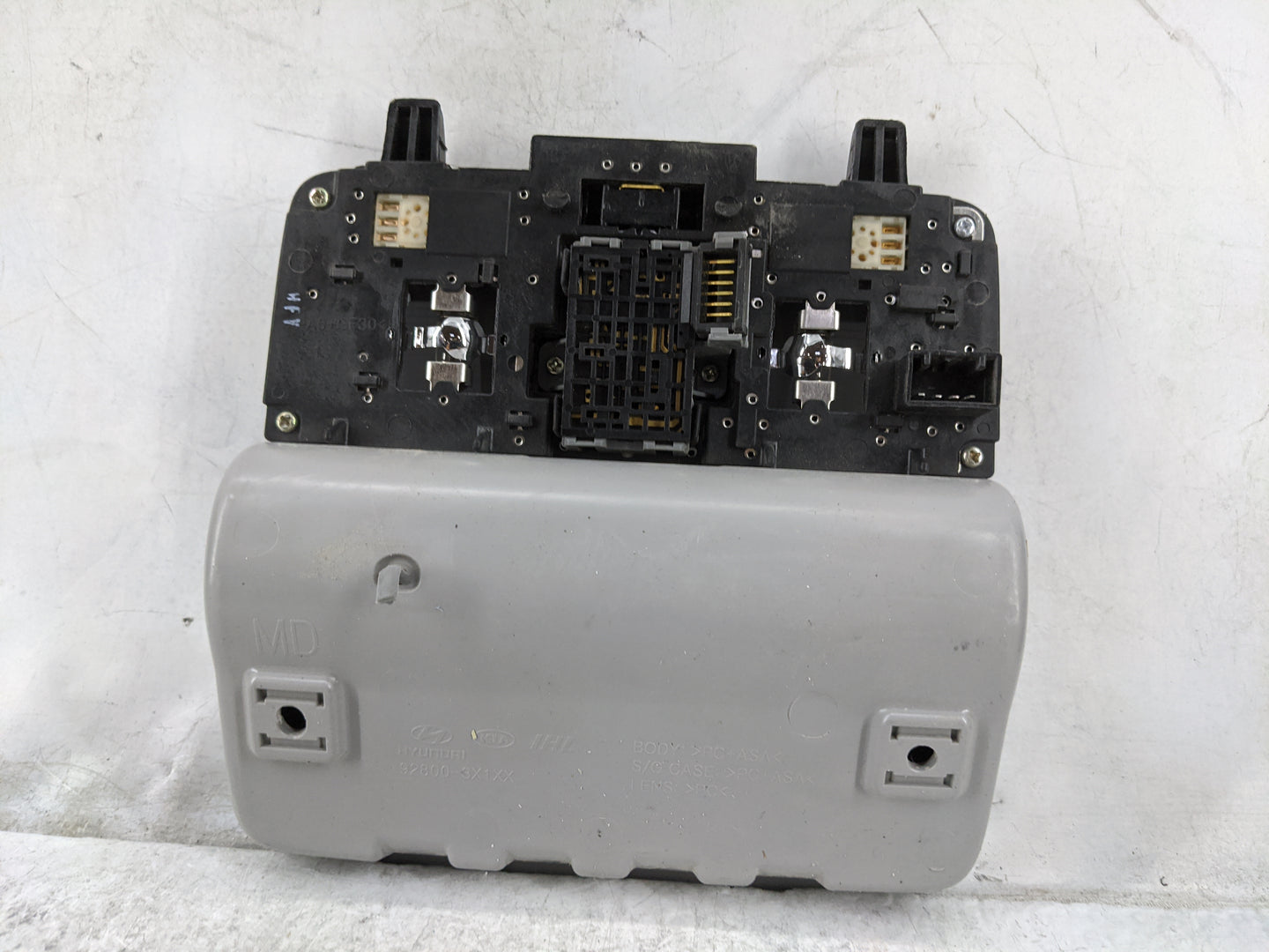 2011-2013 Hyundai Elantra Overhead Roof Console 1478174 - Oemusedautoparts1.com