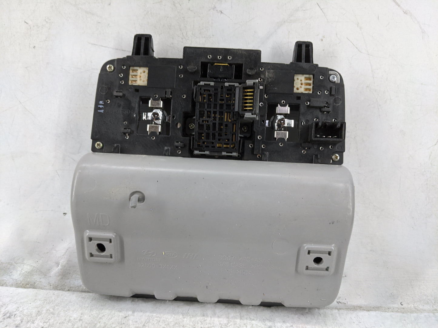 2011-2013 Hyundai Elantra Overhead Roof Console 1478174 - Oemusedautoparts1.com
