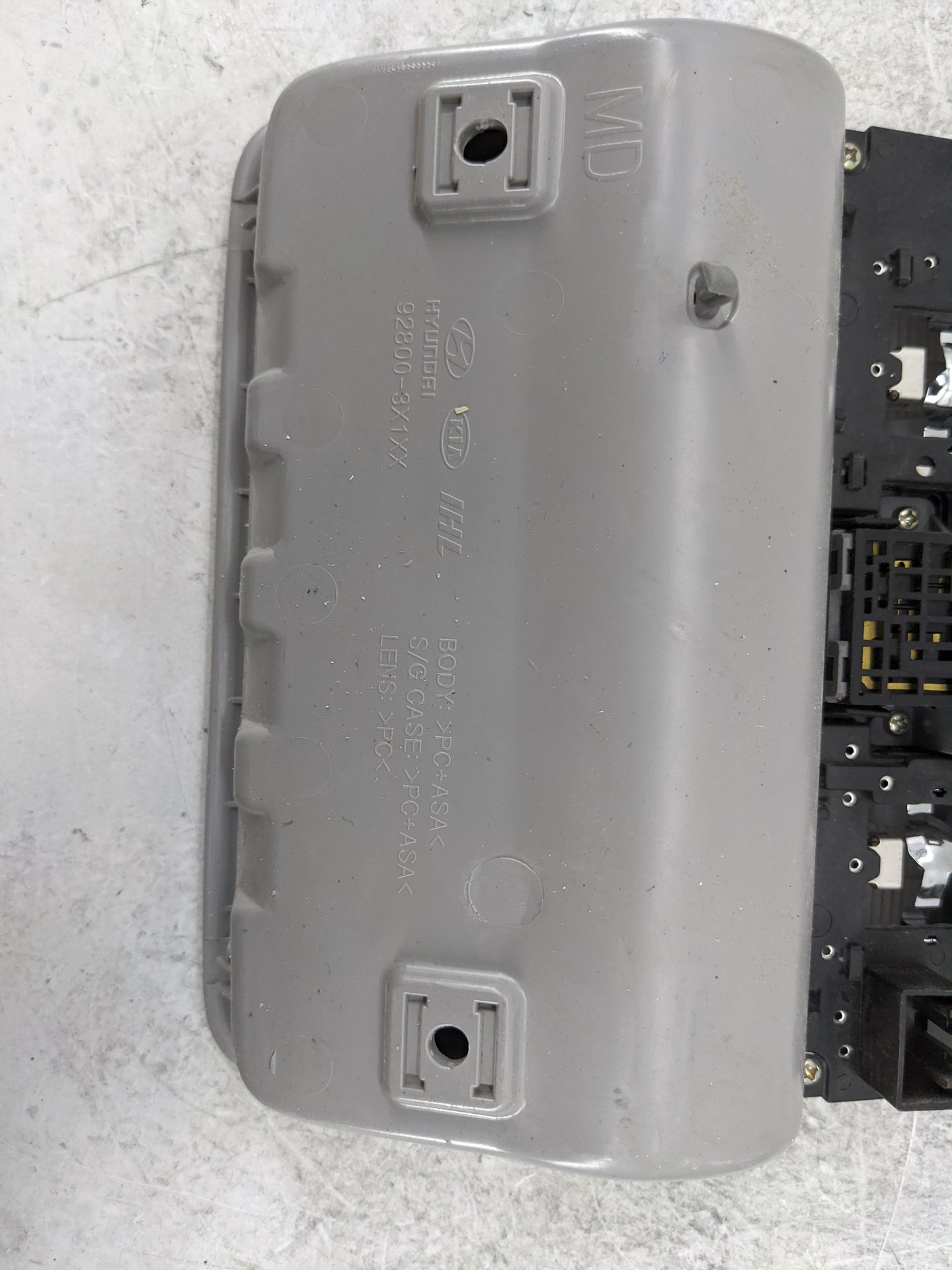 2011-2013 Hyundai Elantra Overhead Roof Console 1478174 - Oemusedautoparts1.com
