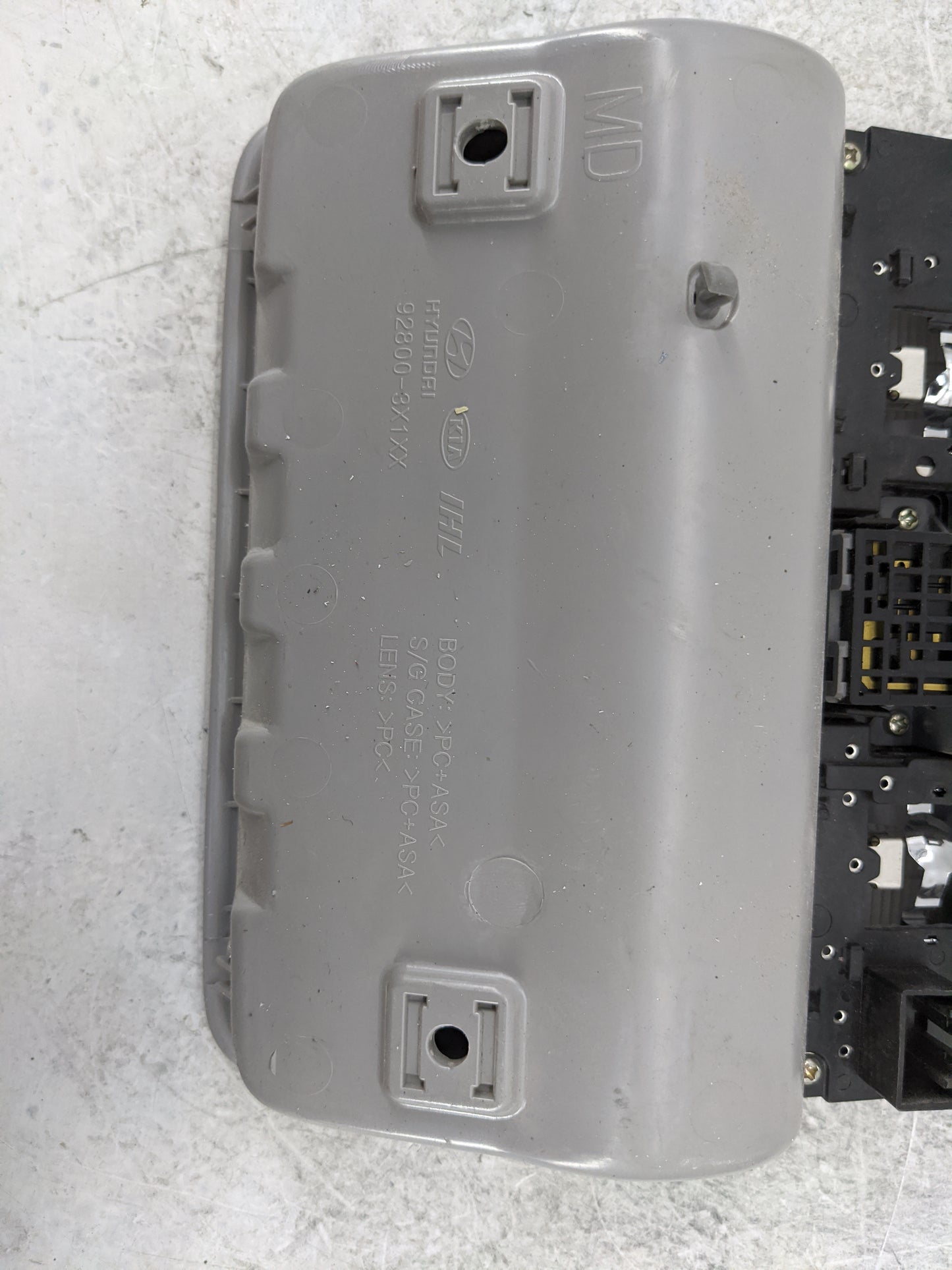 2011-2013 Hyundai Elantra Overhead Roof Console 1478174 - Oemusedautoparts1.com