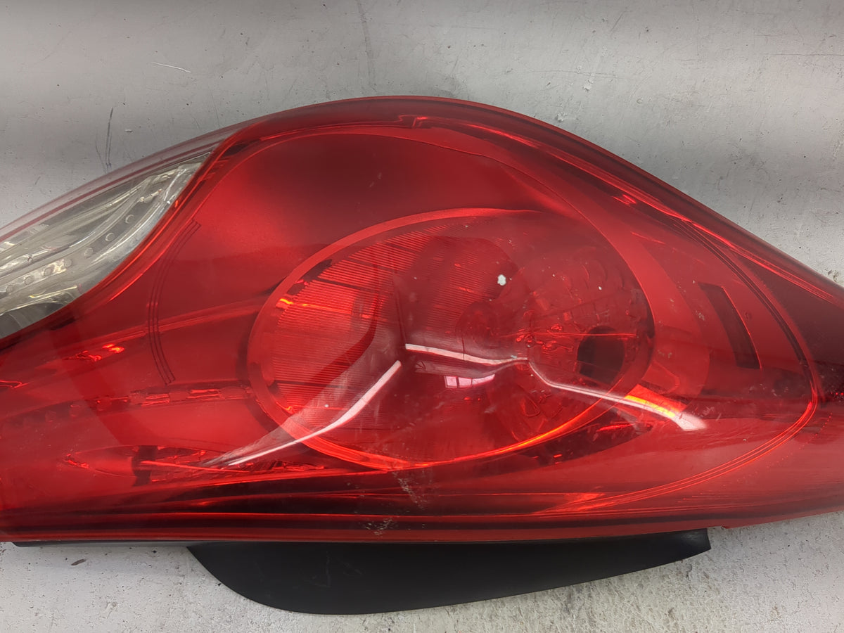 2011-2013 Hyundai Elantra Driver Left Side Deck Lid Mounted Tail Light 1499547 - Oemusedautoparts1.com