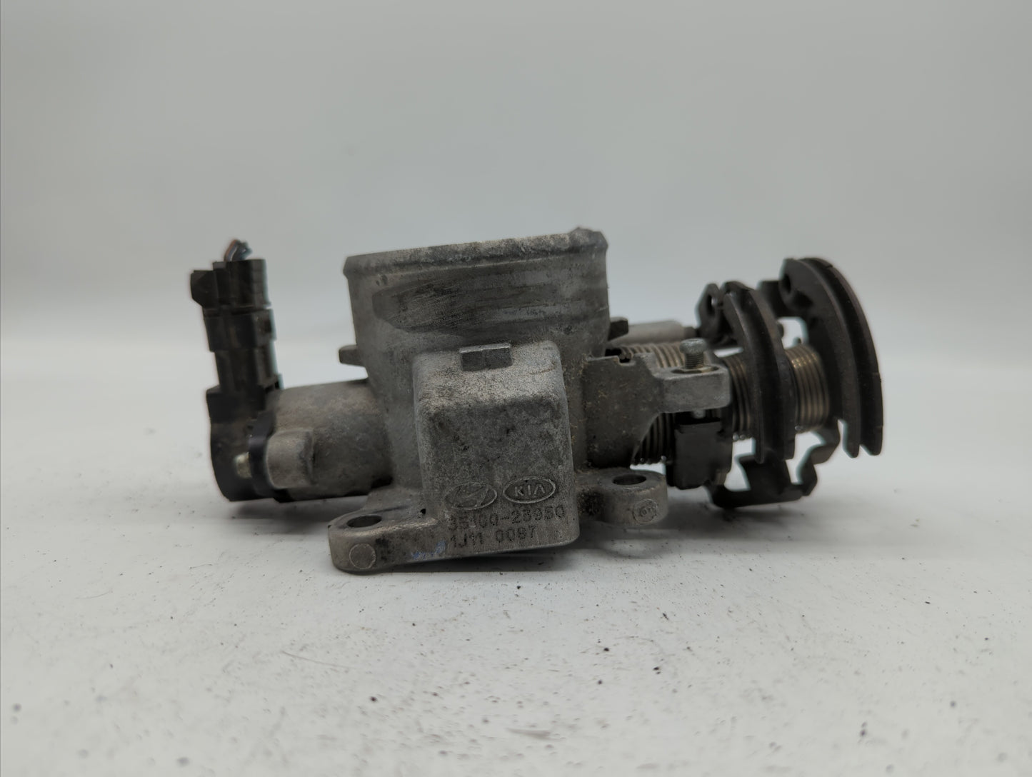 2007-2012 Hyundai Elantra Throttle Body P/N:55100-23950 35100-23950 Fits Fits 2007 2008 2009 2010 2011 2012 OEM Used Auto Pa