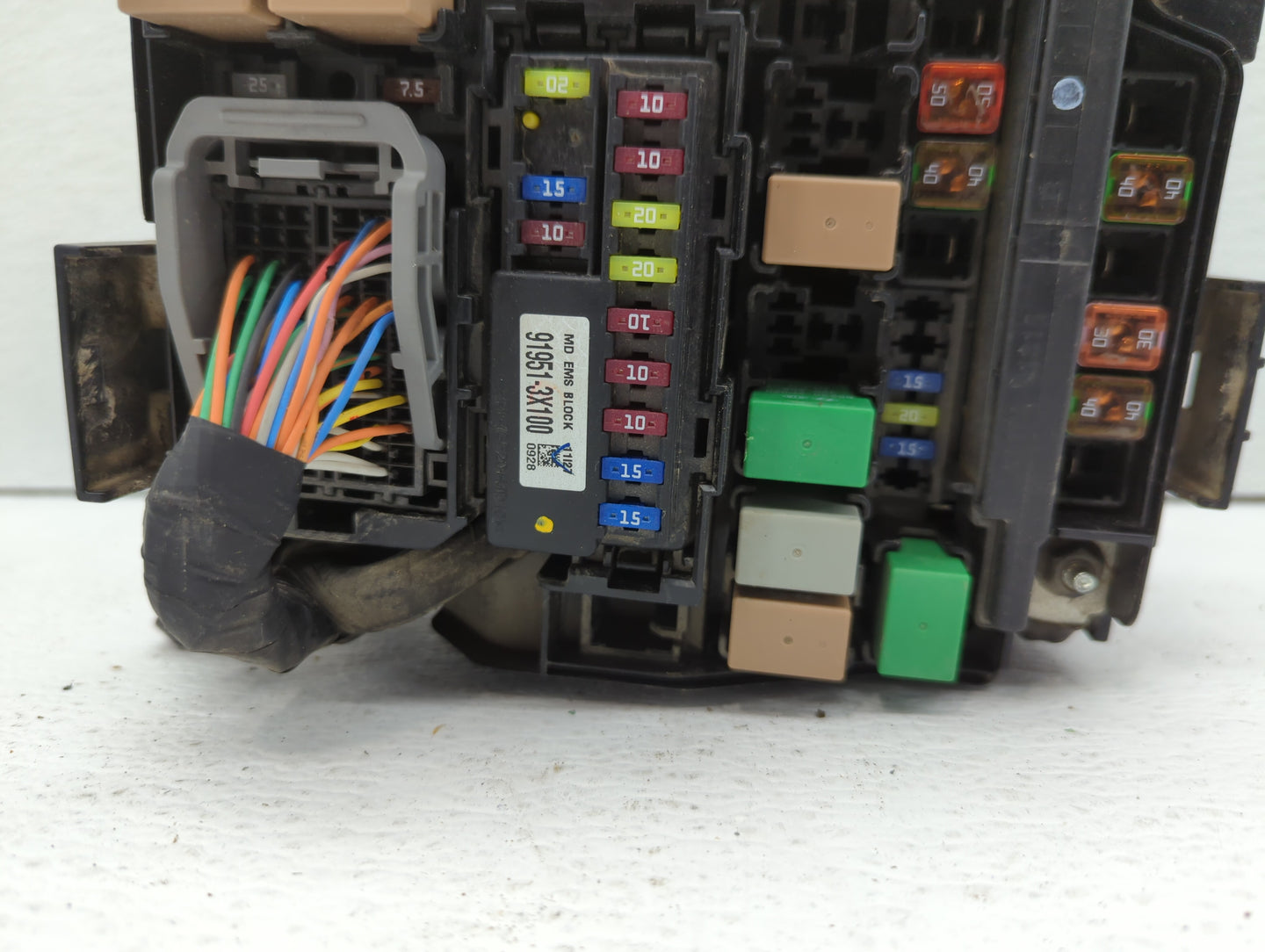 2011-2013 Hyundai Elantra Fusebox Fuse Box Panel Relay Module P/N:91950-3X711 91950-3X510 Fits Fits 2011 2012 2013 OEM Used 