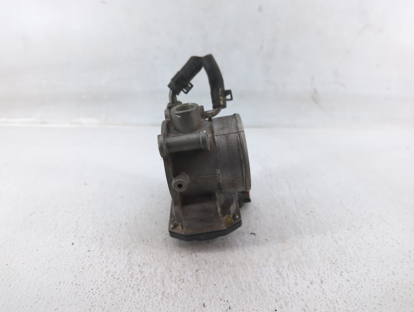 2011-2020 Hyundai Elantra Throttle Body P/N:35100-2E000 Fits Fits 2011 2012 2013 2014 2015 2016 2017 2018 2019 2020 2021 OEM
