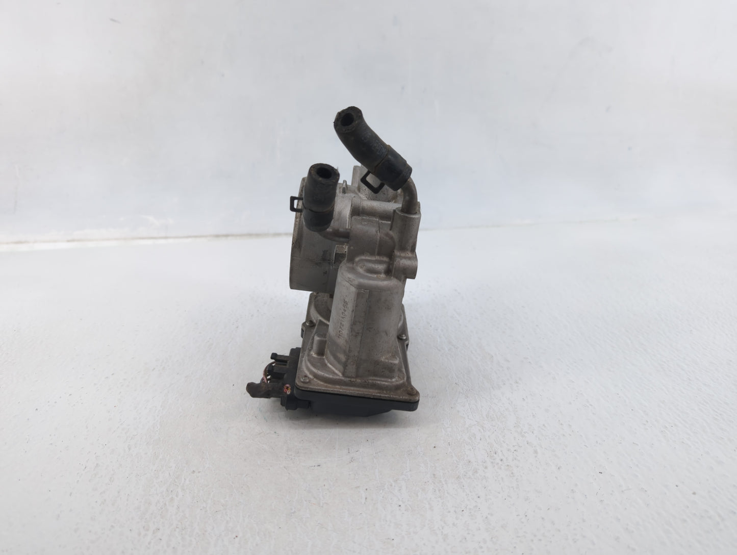 2011-2020 Hyundai Elantra Throttle Body P/N:35100-2E000 Fits Fits 2011 2012 2013 2014 2015 2016 2017 2018 2019 2020 2021 OEM