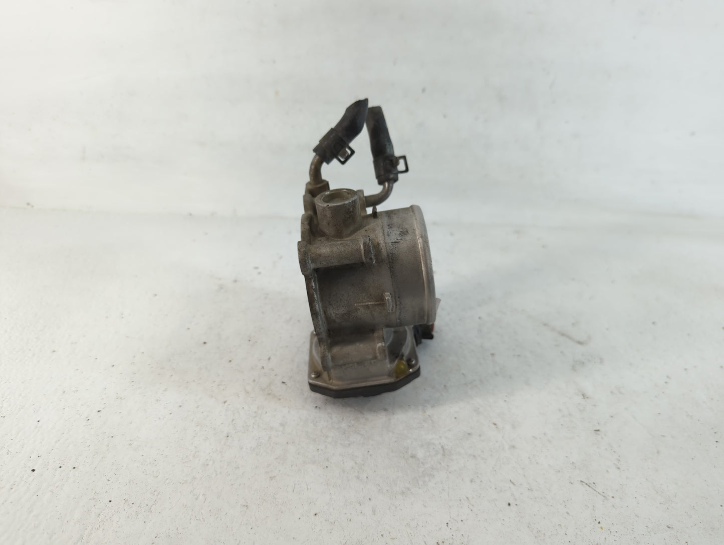 2007-2012 Hyundai Elantra Throttle Body P/N:35100-2E000 Fits Fits 2007 2008 2009 2010 2011 2012 OEM Used Auto Parts - Oemuse