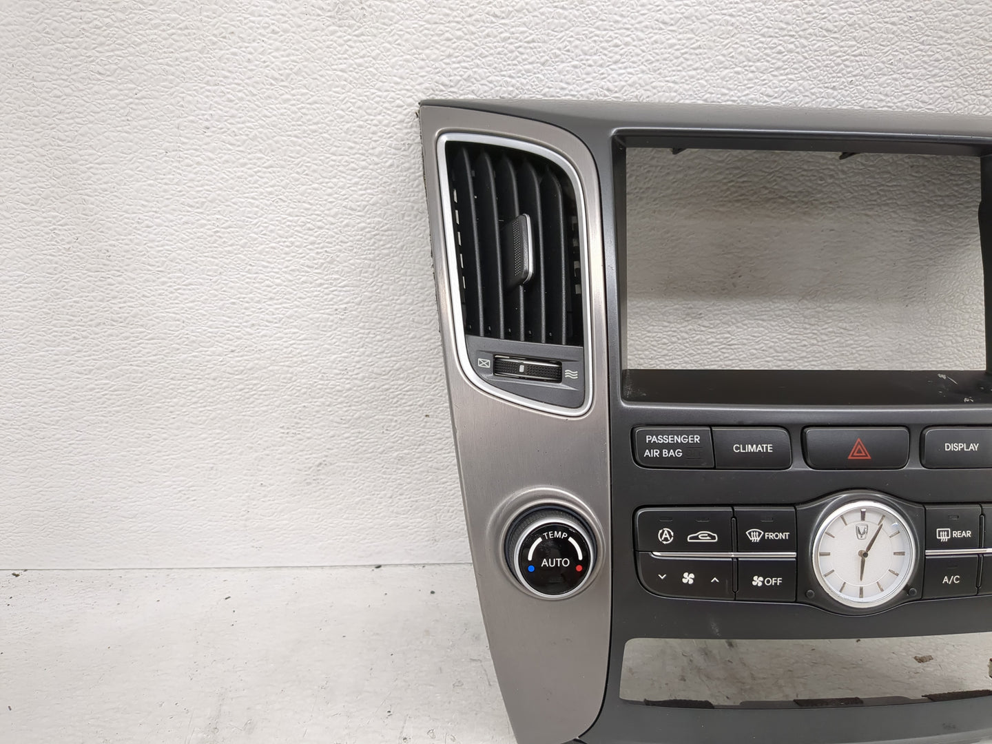 2011-2013 Hyundai Equus Climate Control Module Temperature AC/Heater Replacement Fits Fits 2011 2012 2013 OEM Used Auto Part