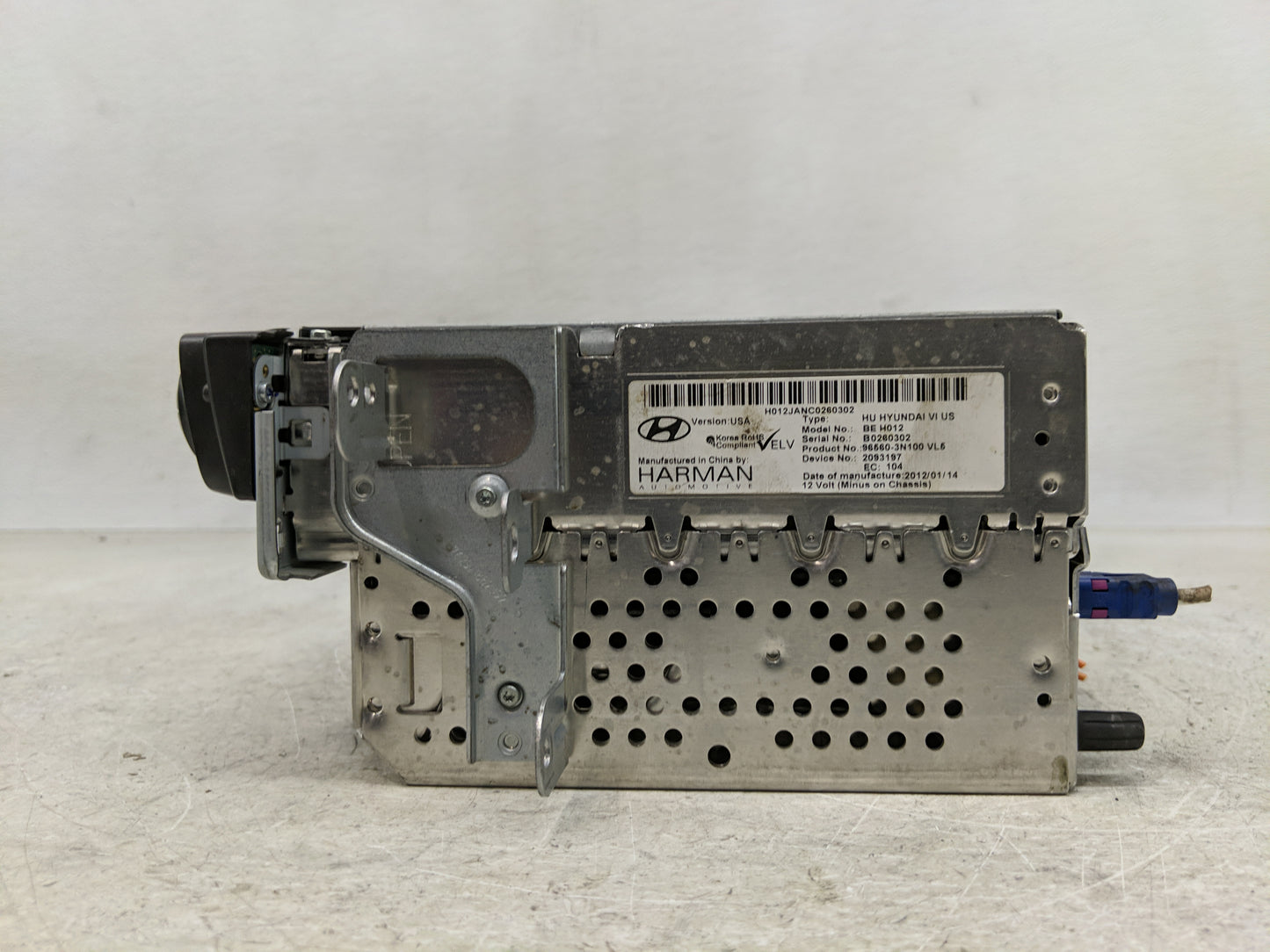 2011-2013 Hyundai Equus Radio AM FM Cd Player Receiver Replacement Fits Fits 2011 2012 2013 OEM Used Auto Parts - Oemusedaut