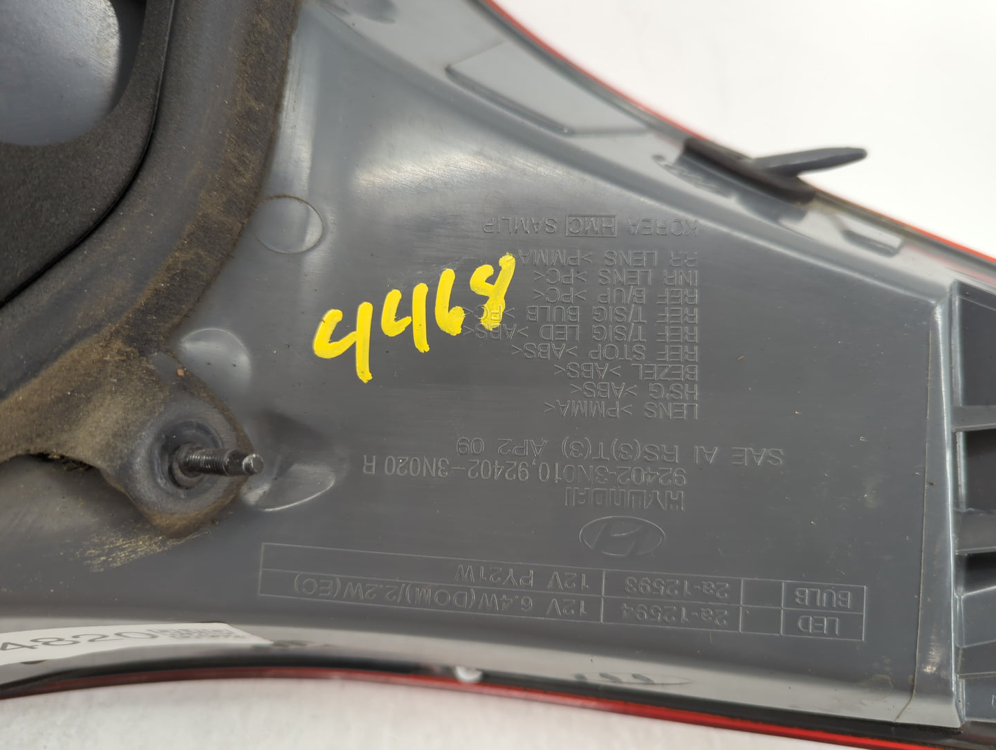 2011-2013 Hyundai Equus Tail Light Assembly Passenger Right OEM P/N:92402-3N010 Fits Fits 2011 2012 2013 OEM Used Auto Parts