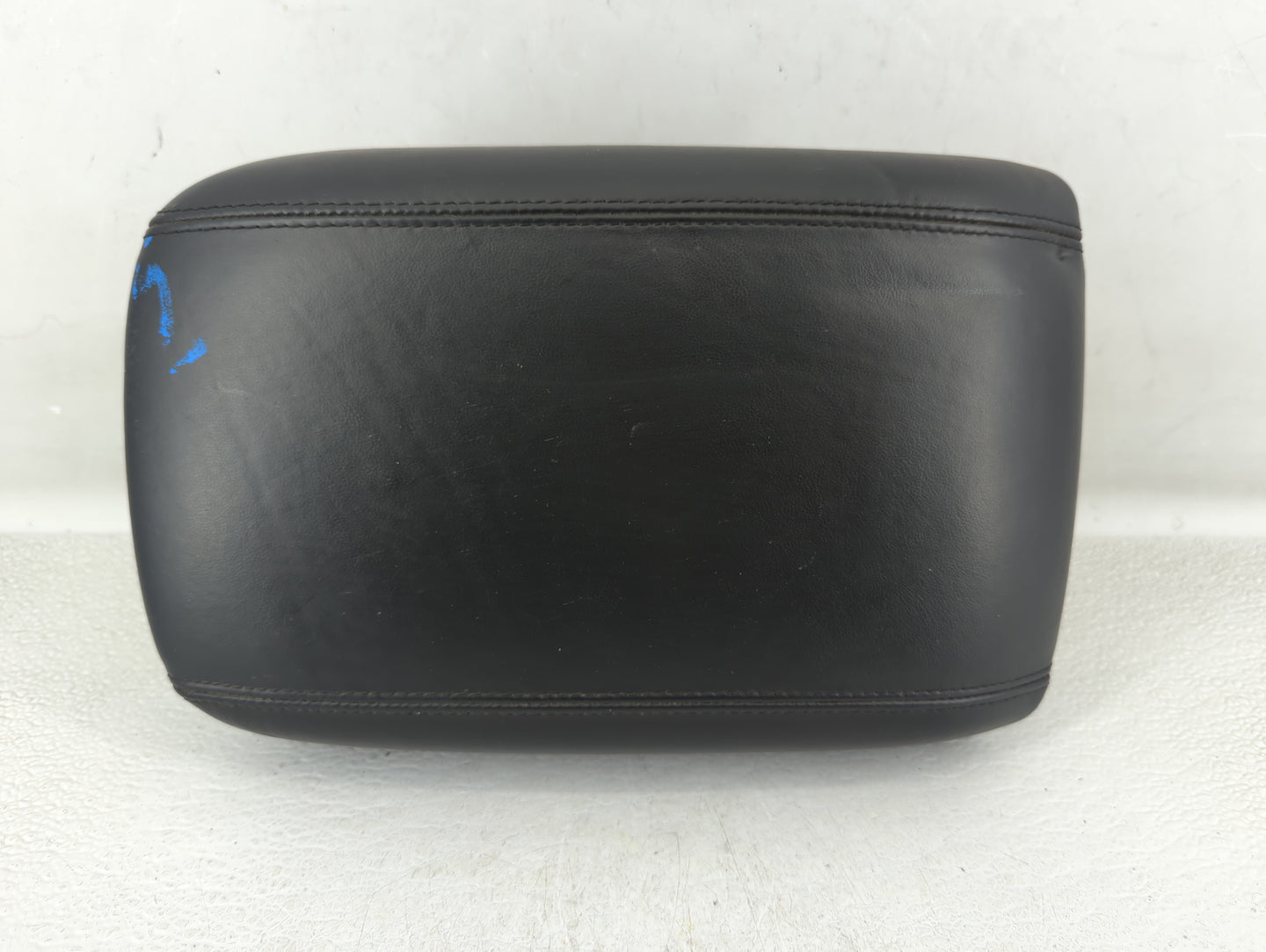 2012 Hyundai Equus Center Console Armrest Cover Lid - Oemusedautoparts1.com