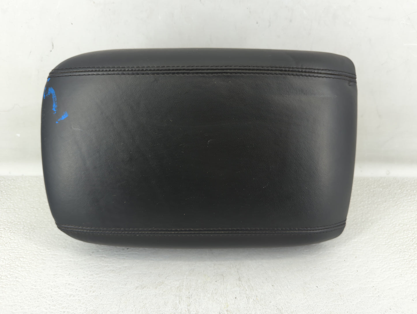 2012 Hyundai Equus Center Console Armrest Cover Lid - Oemusedautoparts1.com