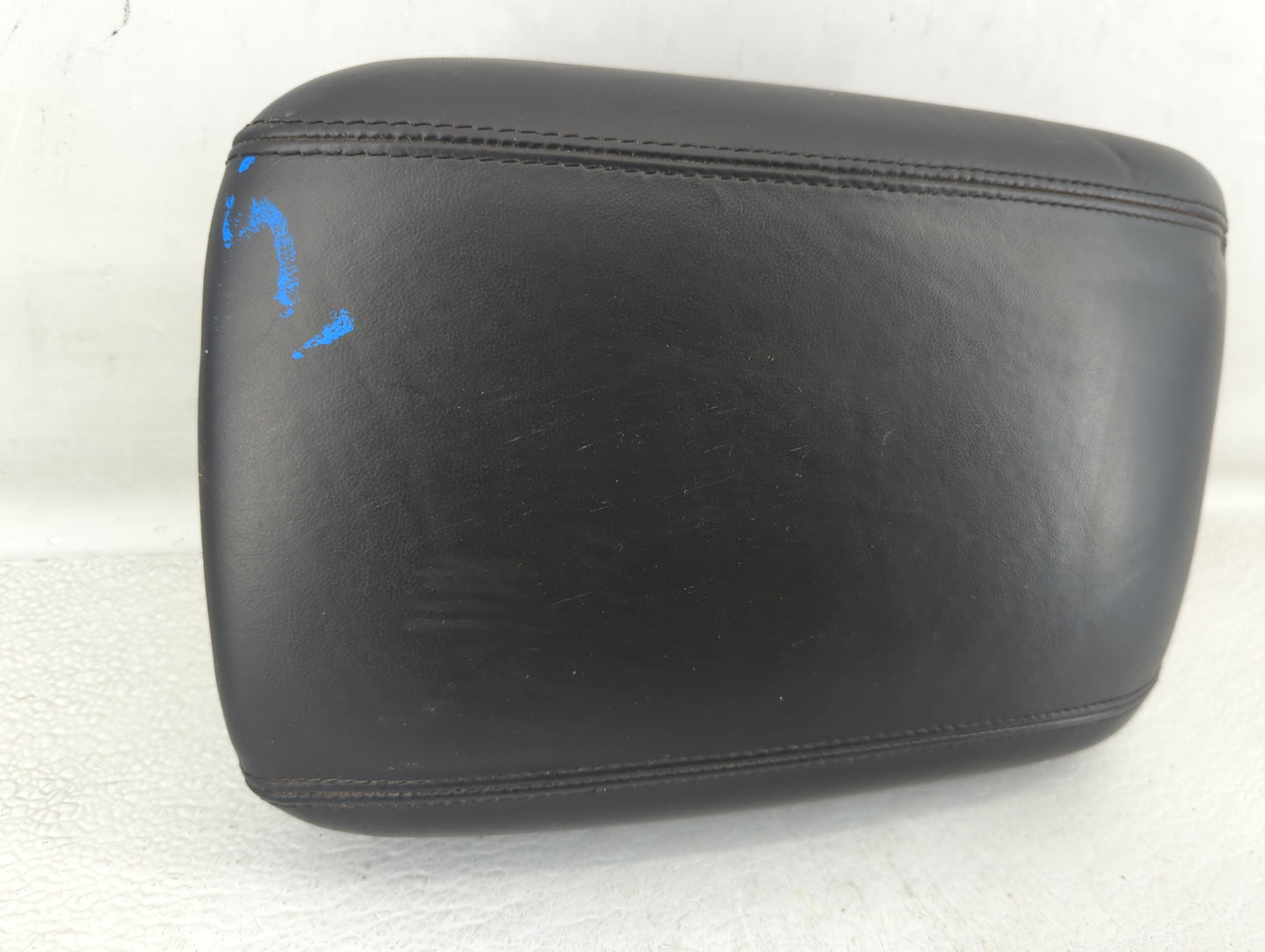 2012 Hyundai Equus Center Console Armrest Cover Lid - Oemusedautoparts1.com