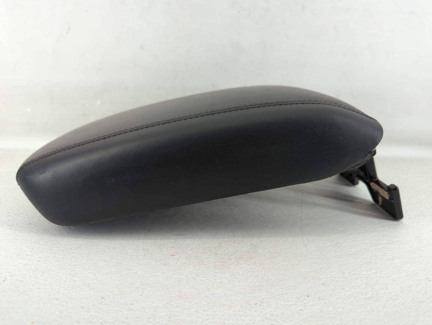 2012 Hyundai Equus Center Console Armrest Cover Lid - Oemusedautoparts1.com