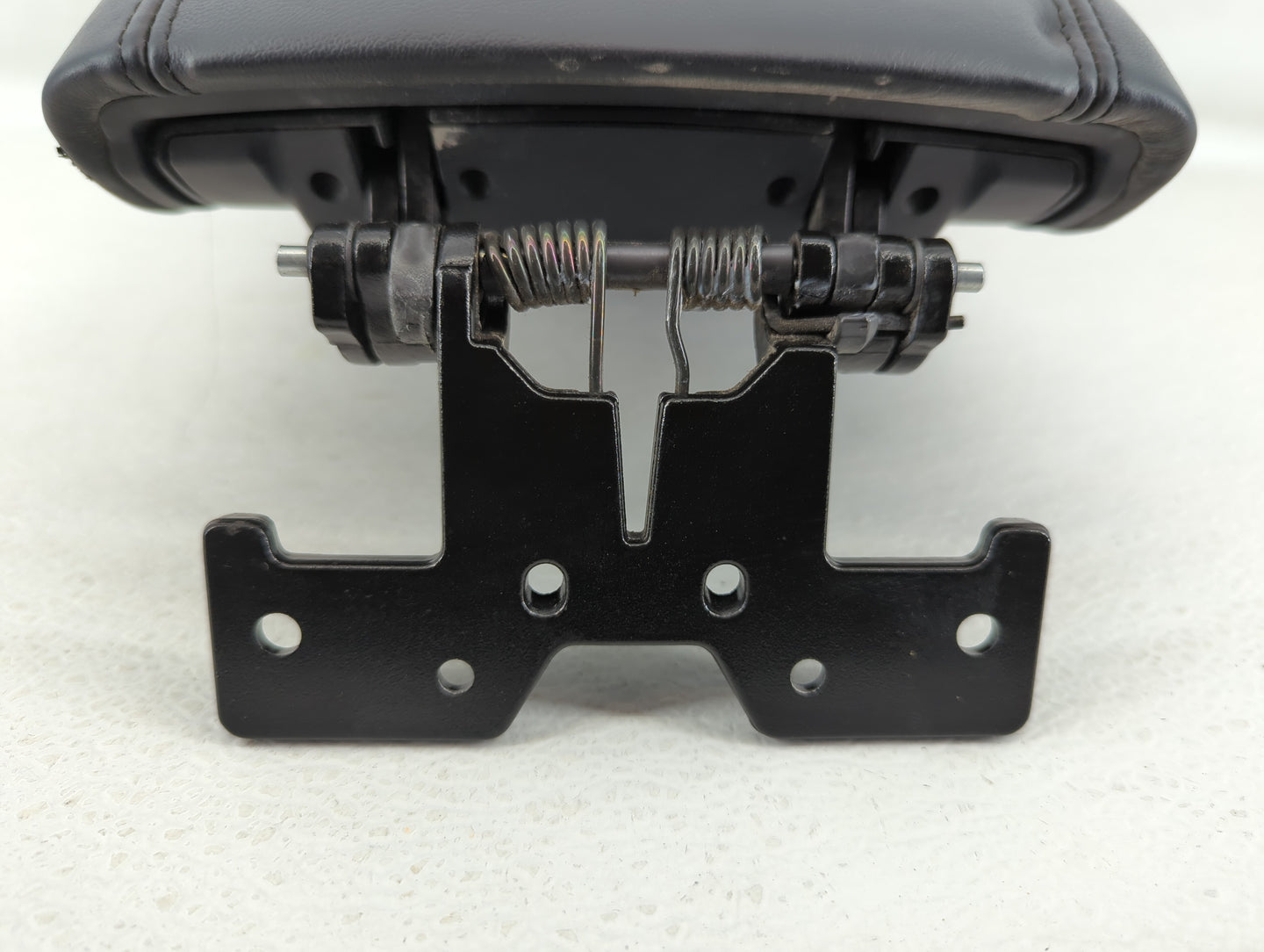 2012 Hyundai Equus Center Console Armrest Cover Lid - Oemusedautoparts1.com