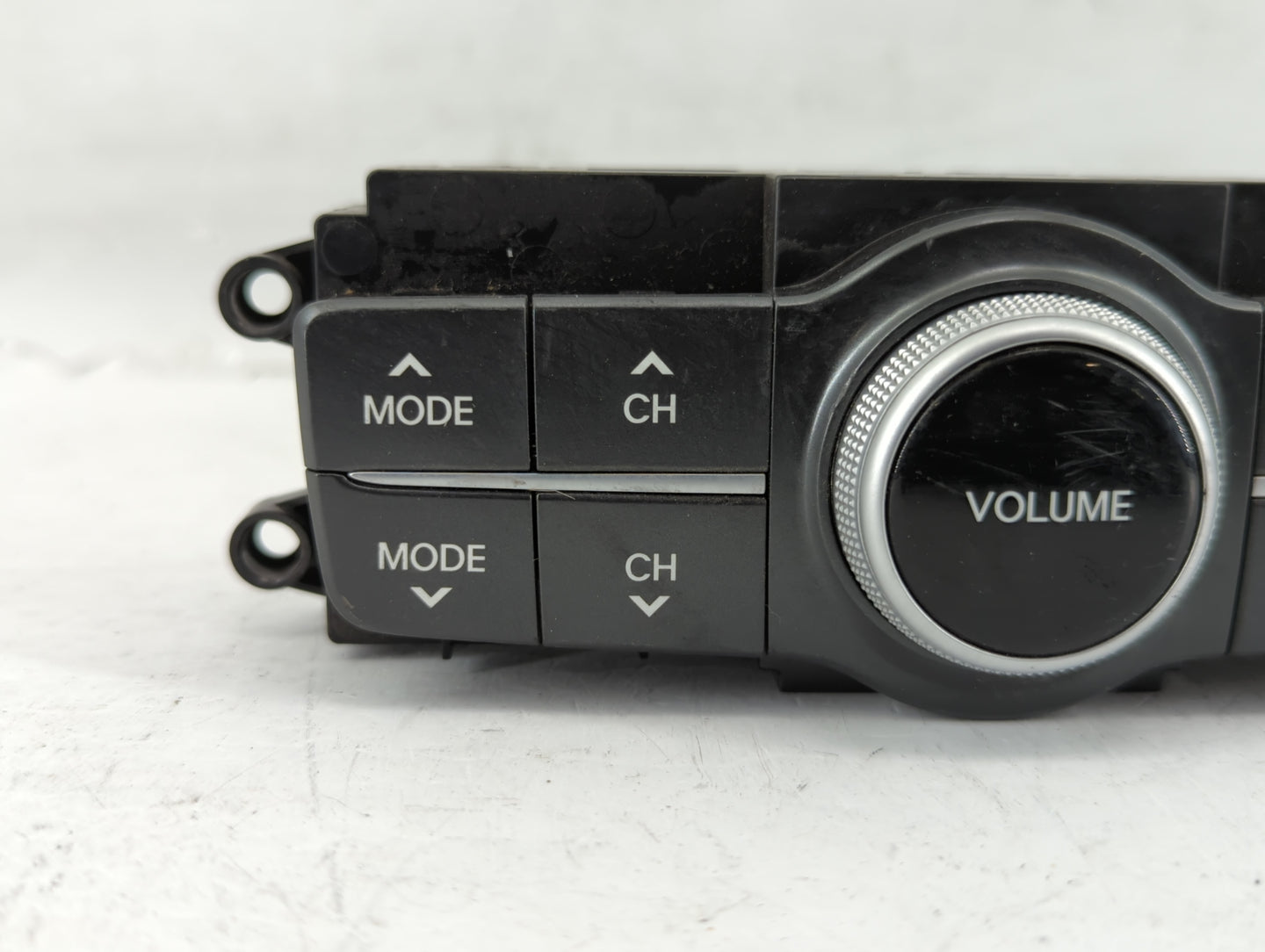 2011-2013 Hyundai Equus Radio AM FM Cd Player Receiver Replacement Fits Fits 2011 2012 2013 OEM Used Auto Parts - Oemusedaut
