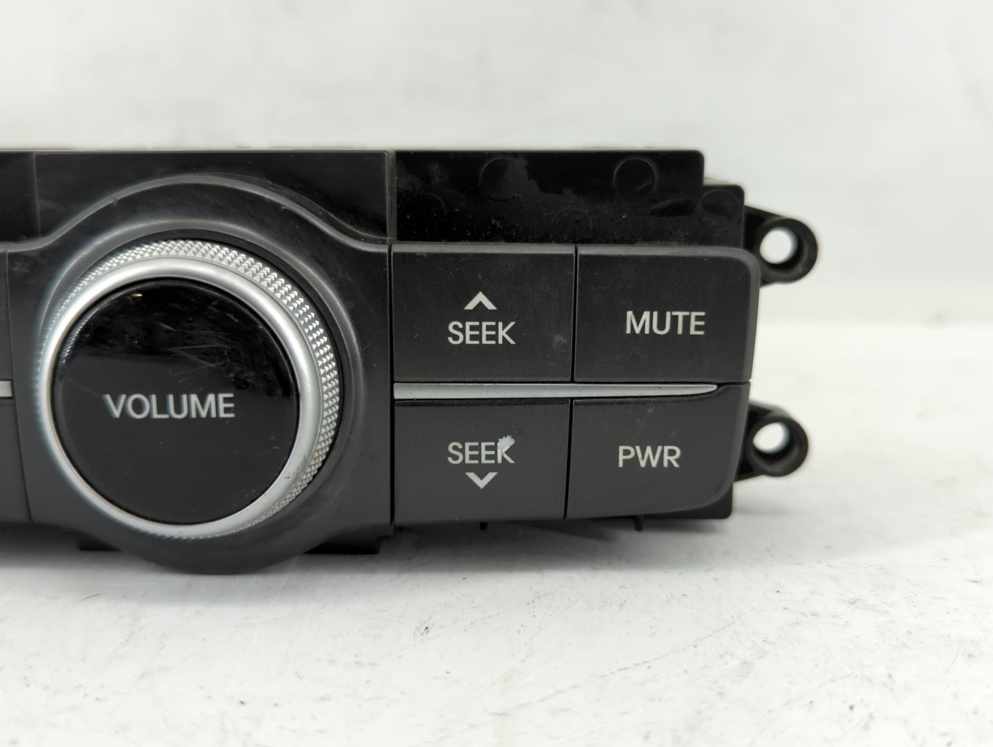 2011-2013 Hyundai Equus Radio AM FM Cd Player Receiver Replacement Fits Fits 2011 2012 2013 OEM Used Auto Parts - Oemusedaut