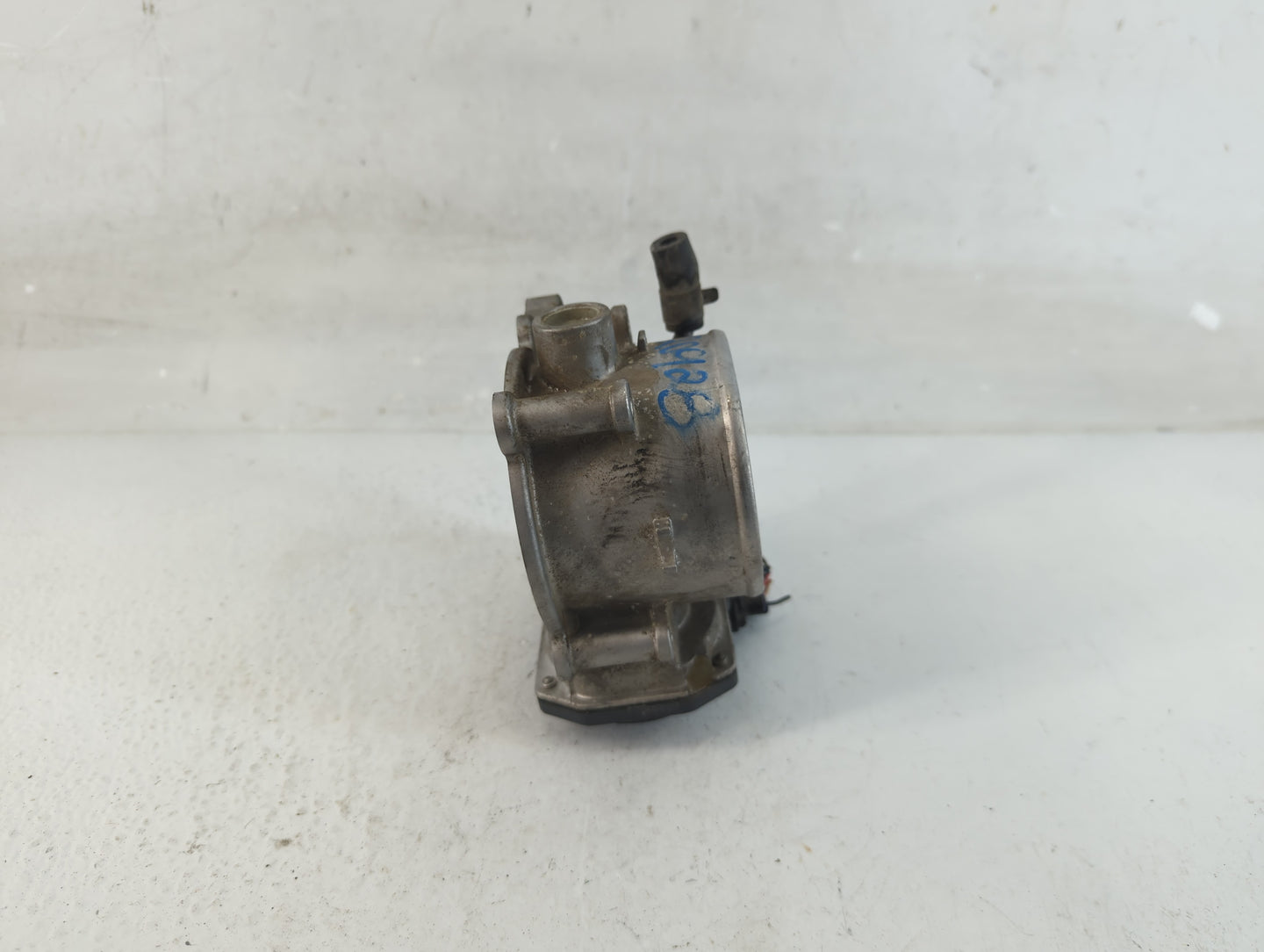 2012-2014 Hyundai Genesis Throttle Body P/N:35100-3CBA0 Fits Fits 2012 2013 2014 OEM Used Auto Parts - Oemusedautoparts1.com