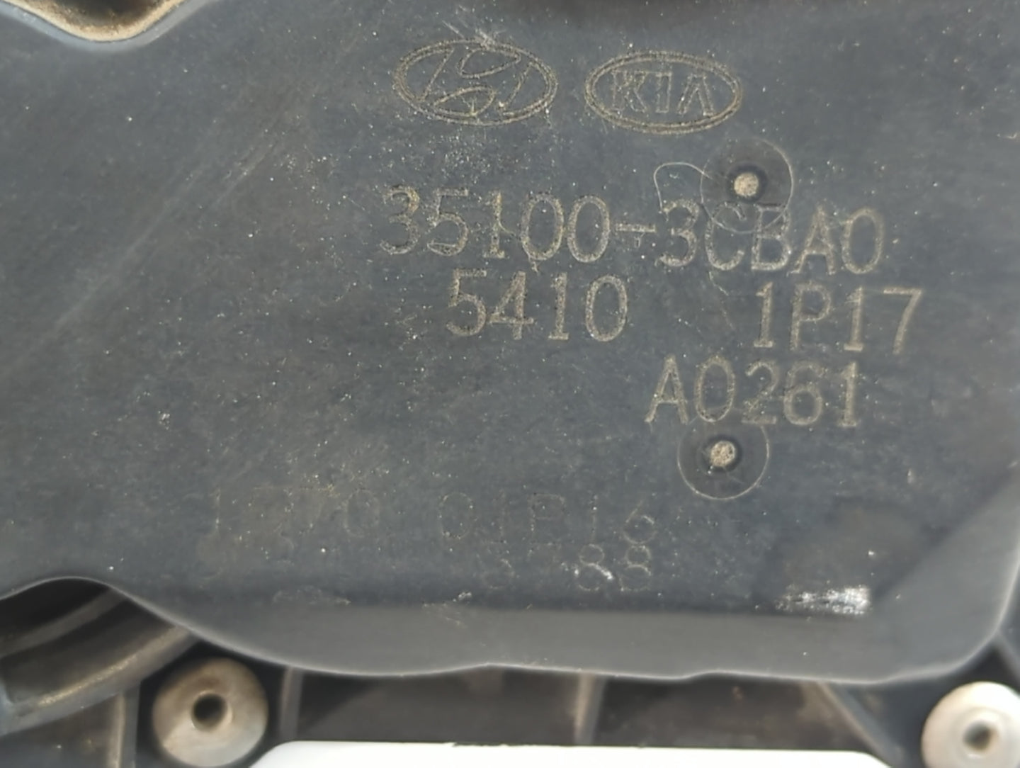 2012-2014 Hyundai Genesis Throttle Body P/N:35100-3CBA0 Fits Fits 2012 2013 2014 OEM Used Auto Parts - Oemusedautoparts1.com