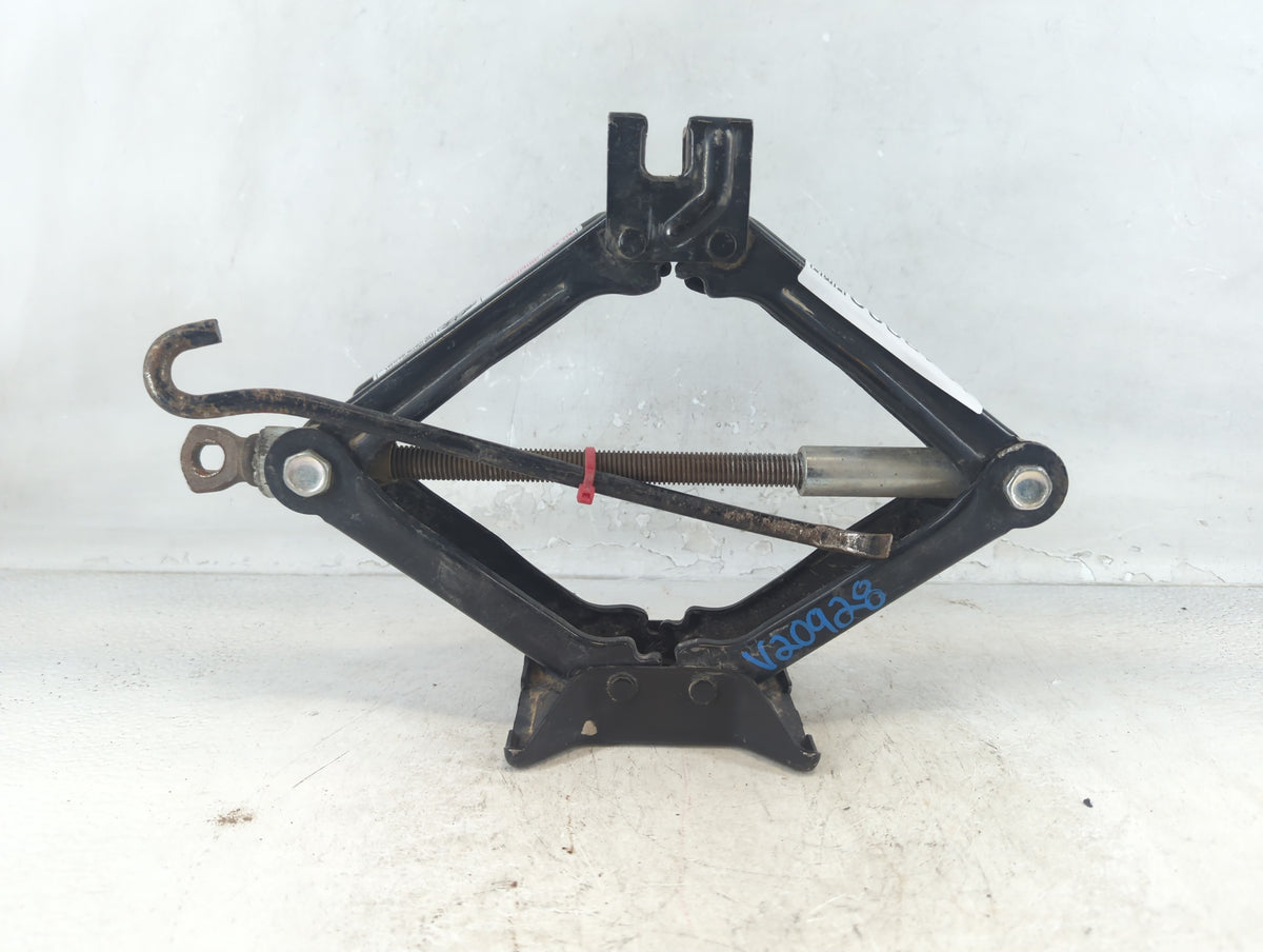 2012 Hyundai Genesis Spare Scissor Car Jack 1048283 - Oemusedautoparts1.com
