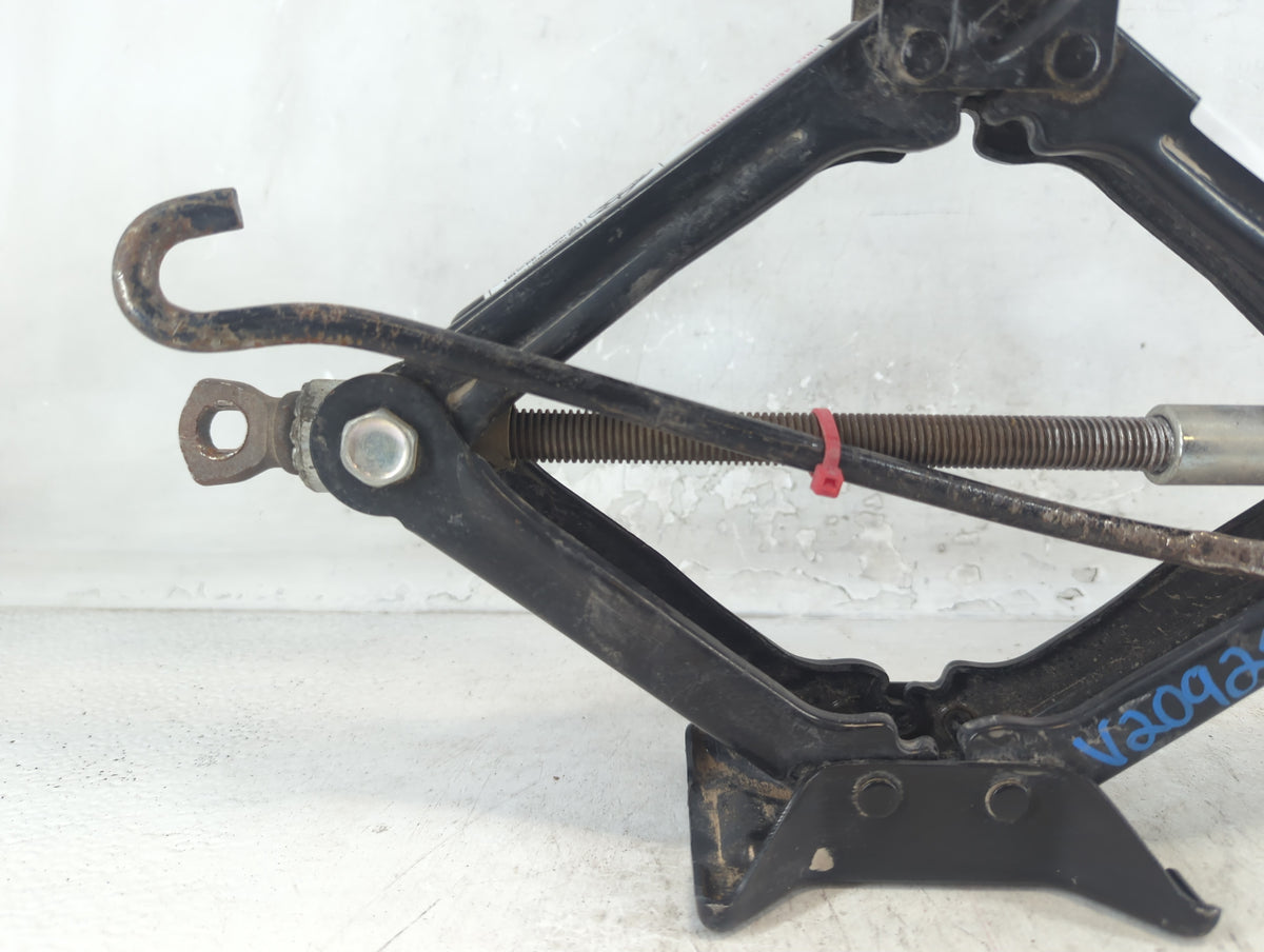 2012 Hyundai Genesis Spare Scissor Car Jack 1048283 - Oemusedautoparts1.com