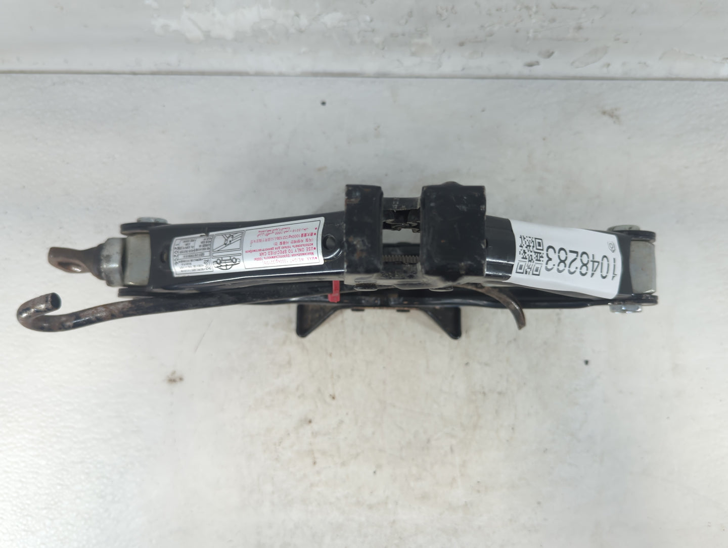 2012 Hyundai Genesis Spare Scissor Car Jack 1048283 - Oemusedautoparts1.com