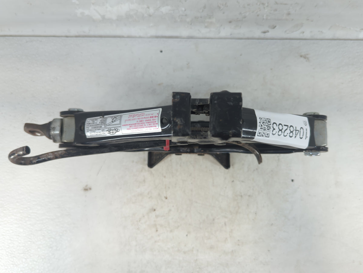 2012 Hyundai Genesis Spare Scissor Car Jack 1048283 - Oemusedautoparts1.com