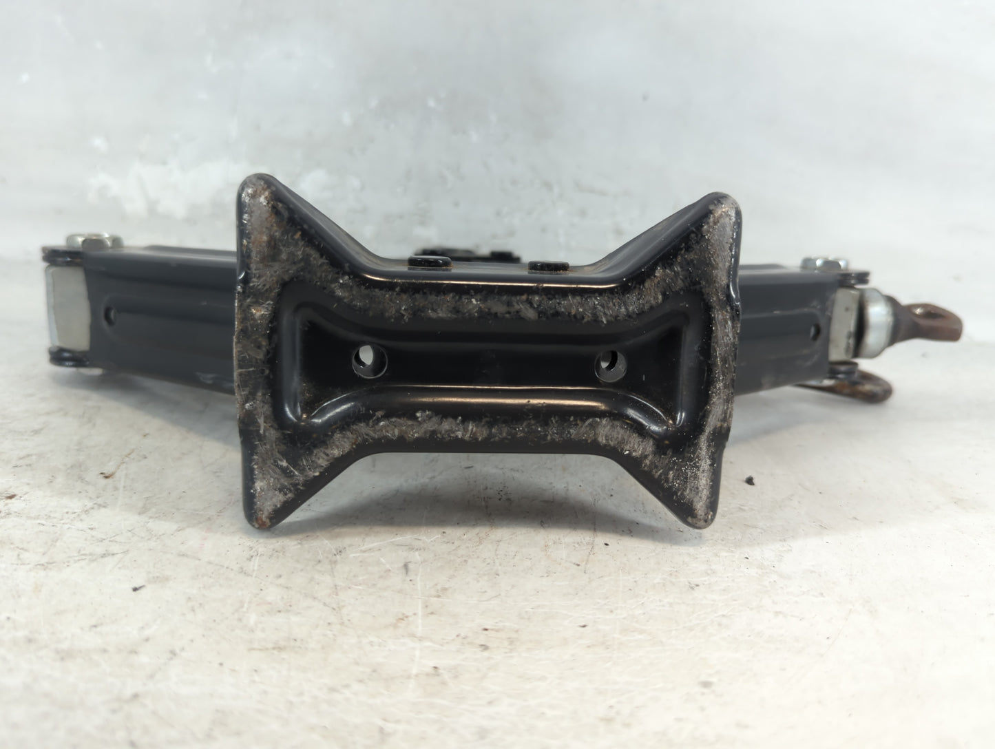 2012 Hyundai Genesis Spare Scissor Car Jack - Oemusedautoparts1.com