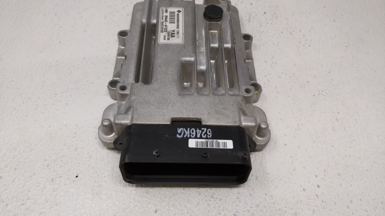 2012-2014 Hyundai Genesis Chassis Control Module Ccm Bcm Body Control - Oemusedautoparts1.com