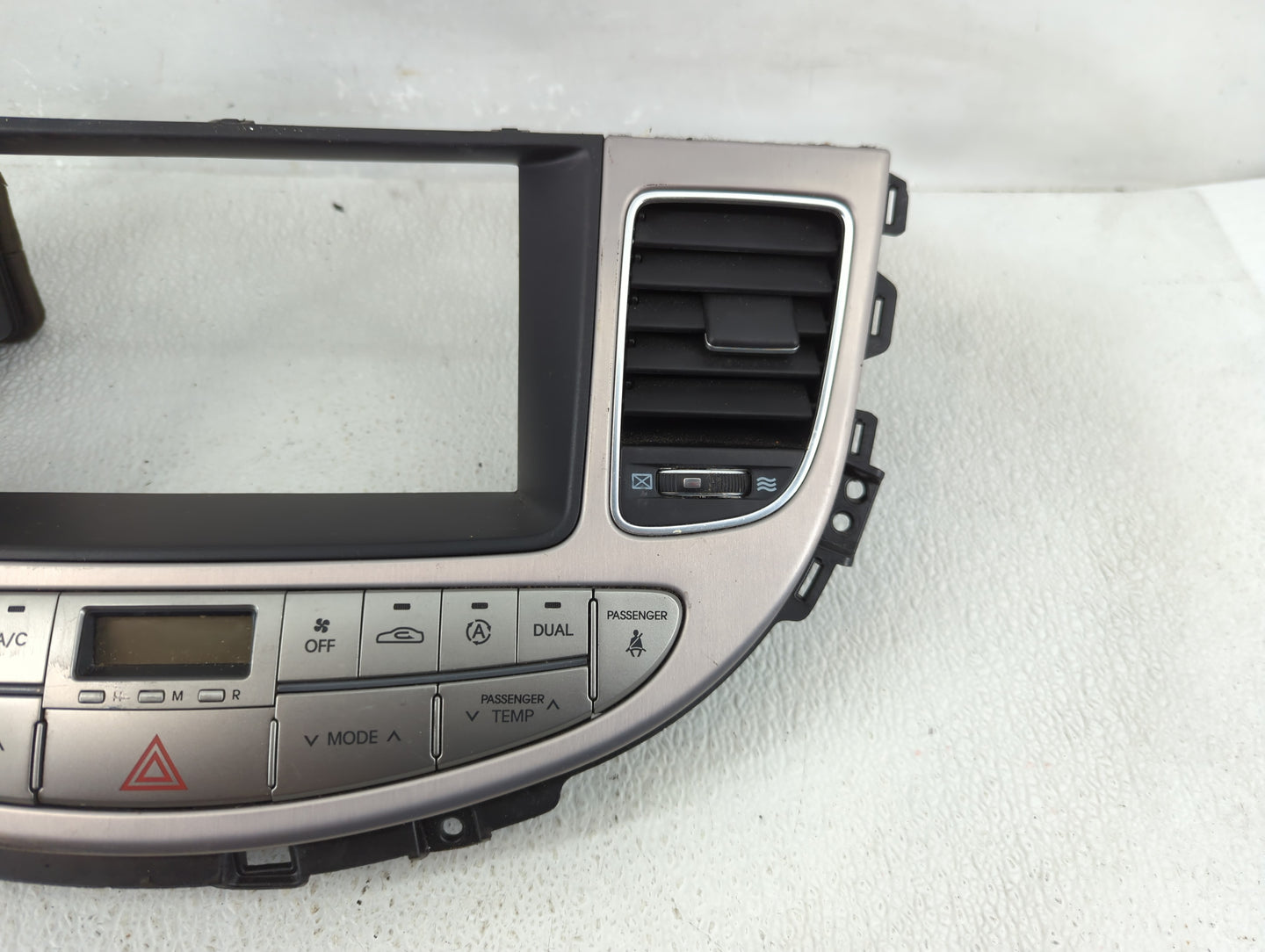 2009-2014 Hyundai Genesis Climate Control Module Temperature AC/Heater Replacement P/N:7250-3MXXX Fits OEM Used Auto Parts -